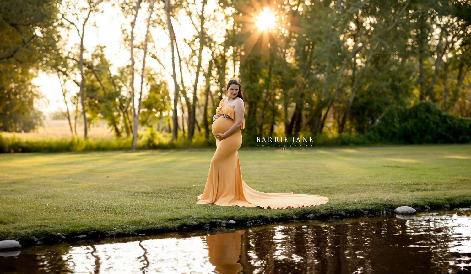 Regina Family Photographer specializing in family, maternity, graduation, couples & fall mini sessions in Regina and area.