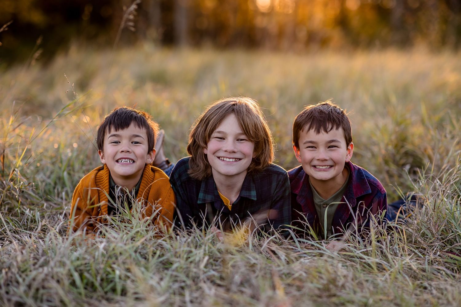 Regina Family Photographer specializing in family, maternity, graduation, couples & fall mini sessions in Regina and area.