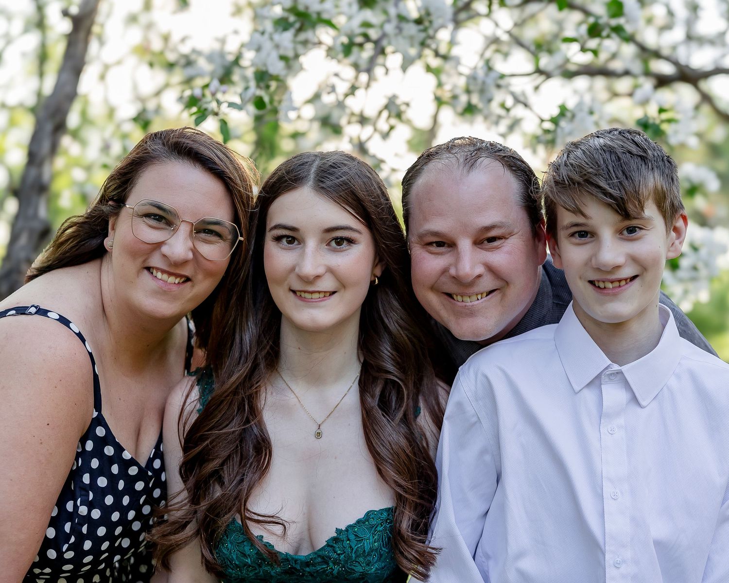 Regina Family Photographer specializing in family, maternity, graduation, couples & fall mini sessions in Regina and area.