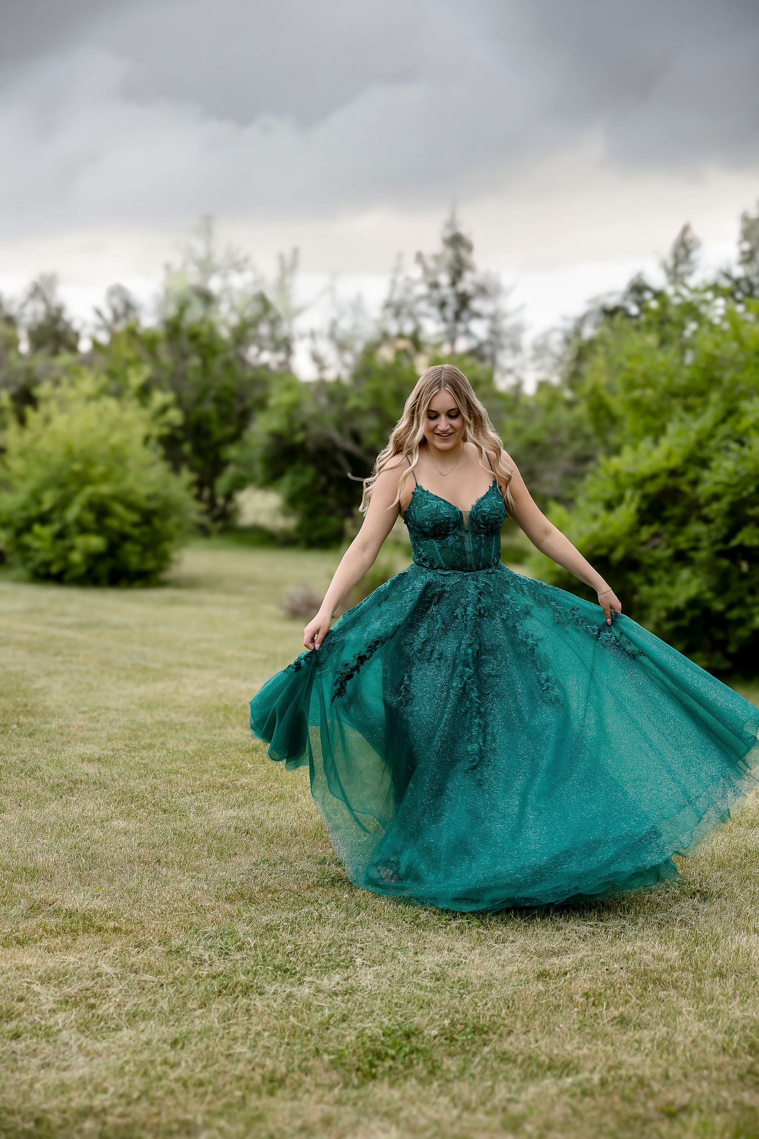 Regina Family Photographer specializing in family, maternity, graduation, couples & fall mini sessions in Regina and area.