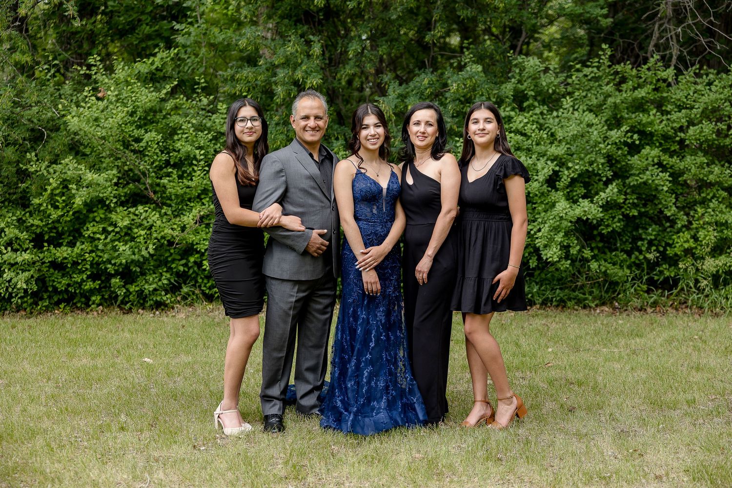 Regina Family Photographer specializing in family, maternity, graduation, couples & fall mini sessions in Regina and area.