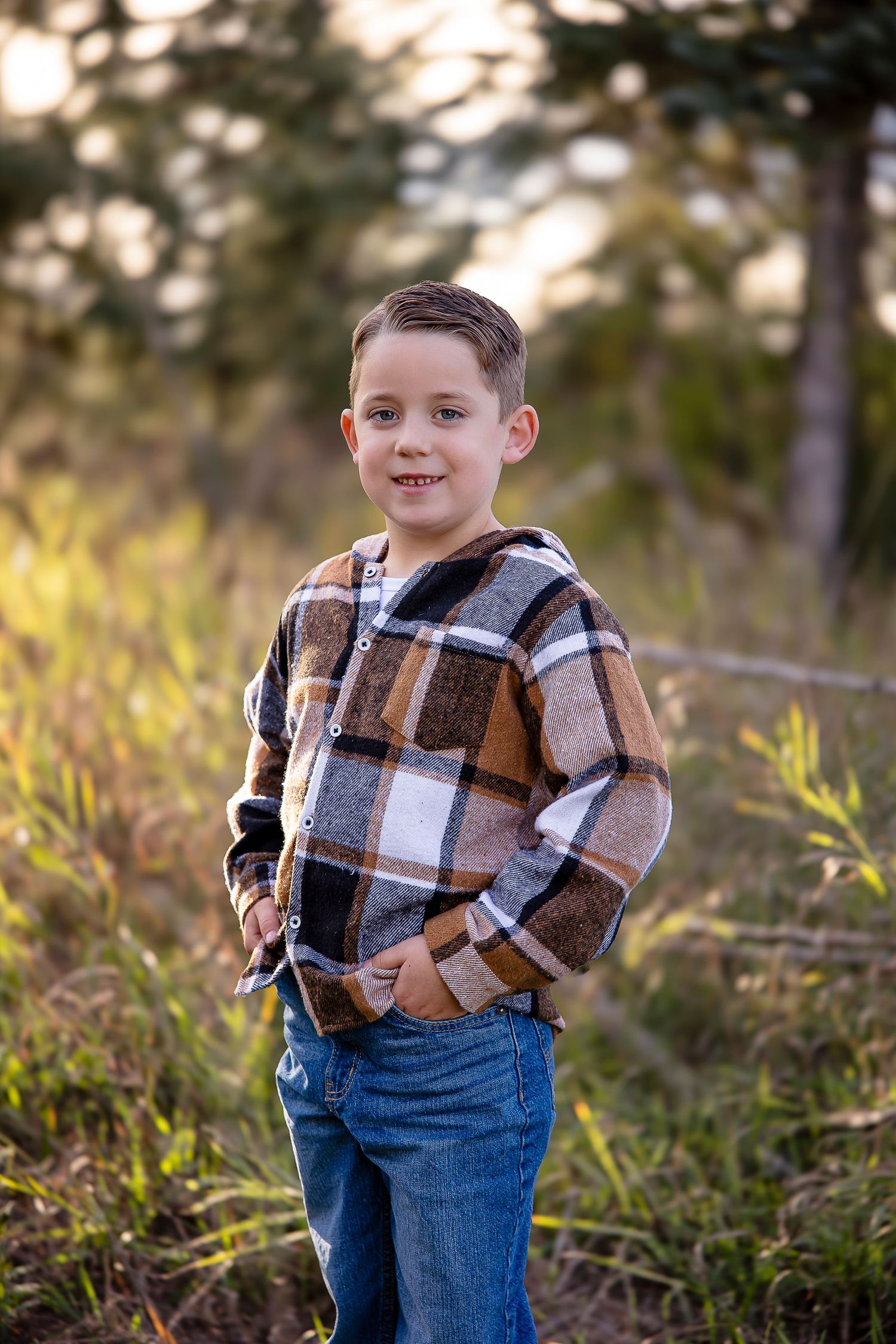 Regina Family Photographer specializing in family, maternity, graduation, couples & fall mini sessions in Regina and area.