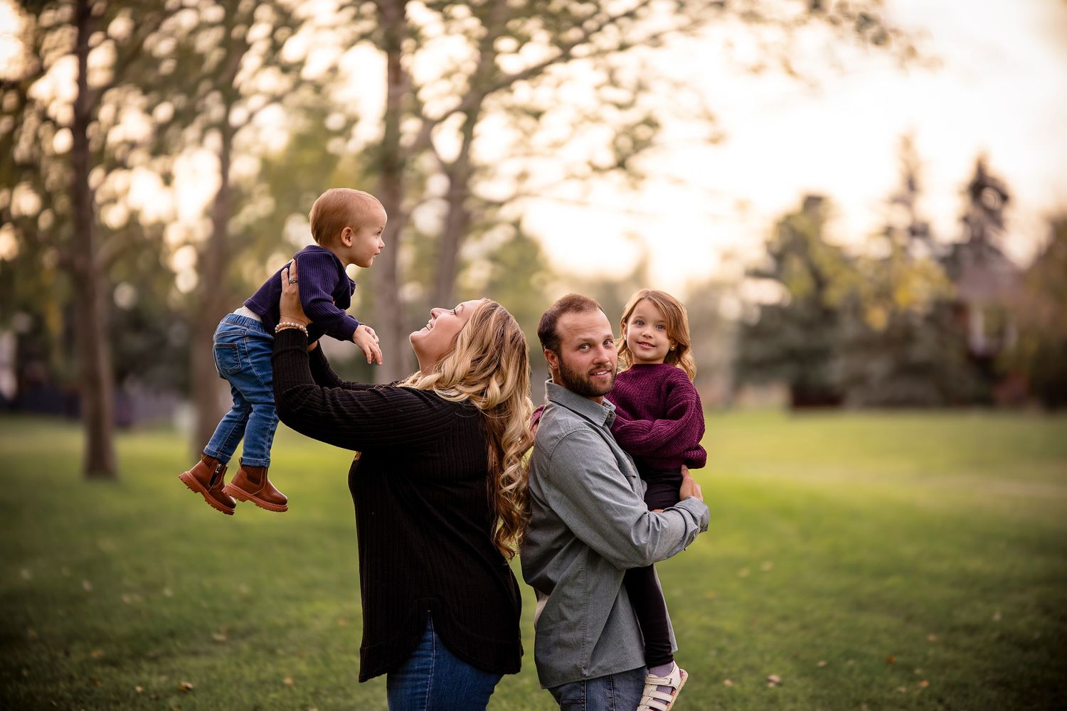 Regina Family Photographer specializing in family, maternity, graduation, couples & fall mini sessions in Regina and area.