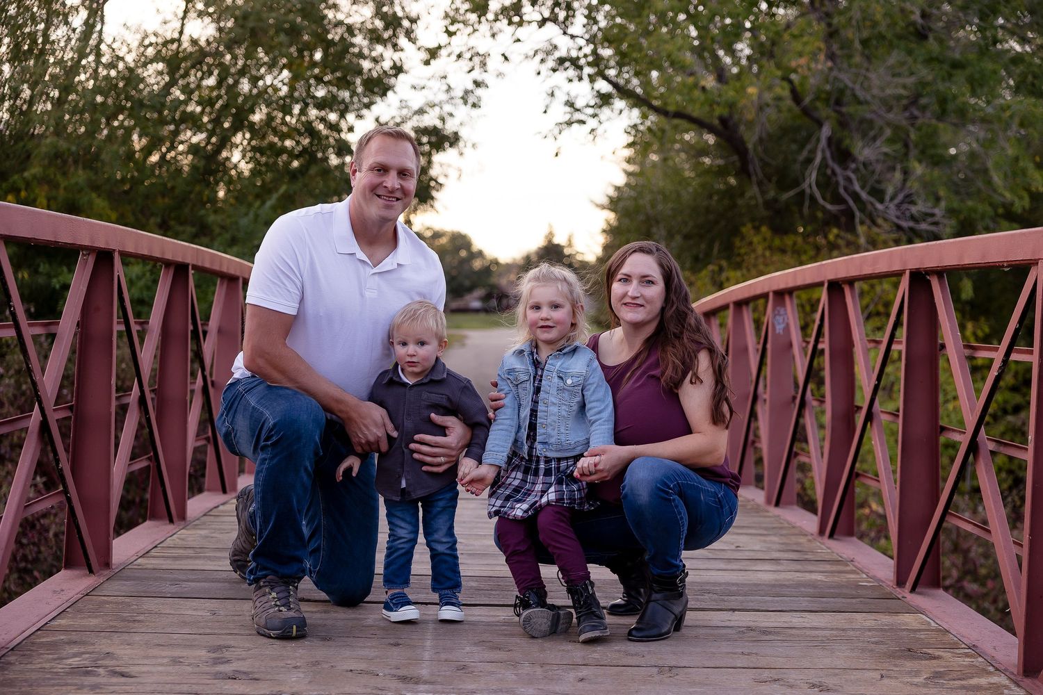 Regina Family Photographer specializing in family, maternity, graduation, couples & fall mini sessions in Regina and area.