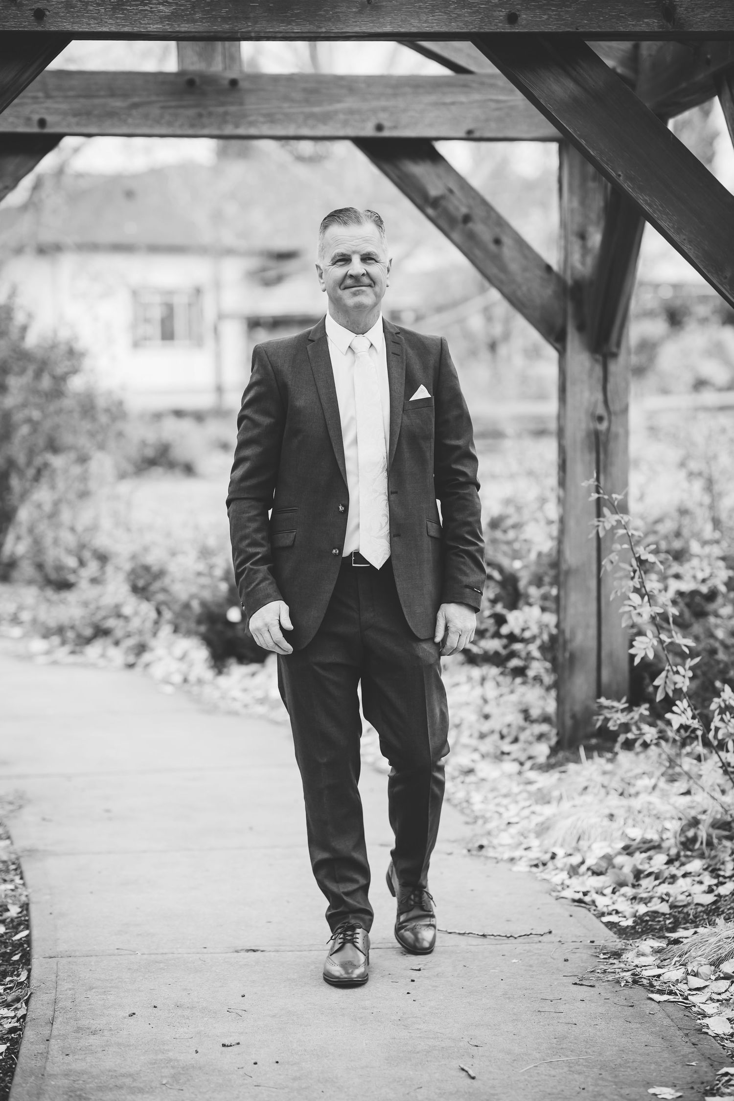 Regina Family Photographer specializing in family, maternity, graduation, couples & fall mini sessions in Regina and area.