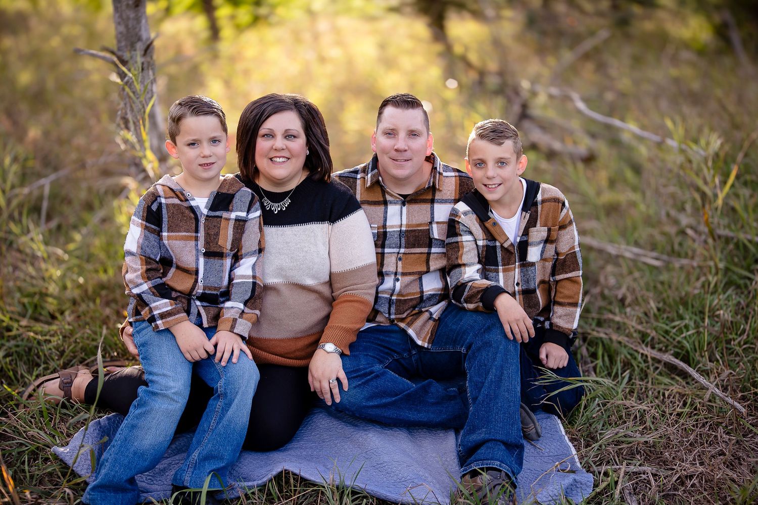 Regina Family Photographer specializing in family, maternity, graduation, couples & fall mini sessions in Regina and area.