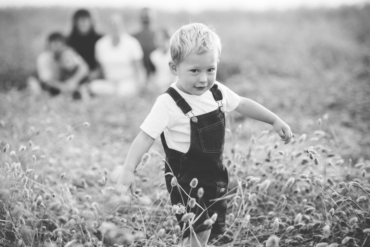 Regina Family Photographer specializing in family, maternity, graduation, couples & fall mini sessions in Regina and area.