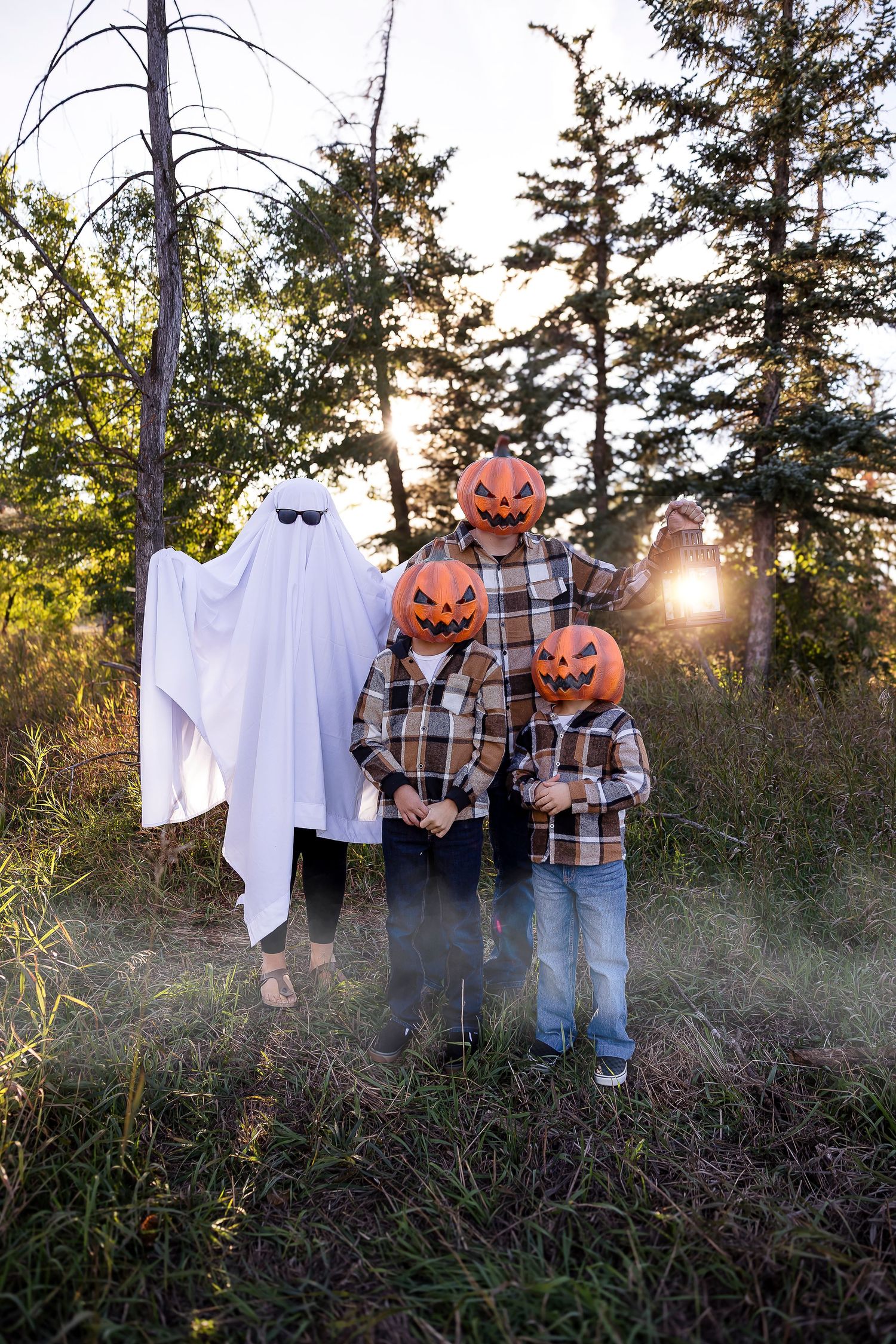 Regina Family Photographer specializing in family, maternity, graduation, couples & fall mini sessions in Regina and area.