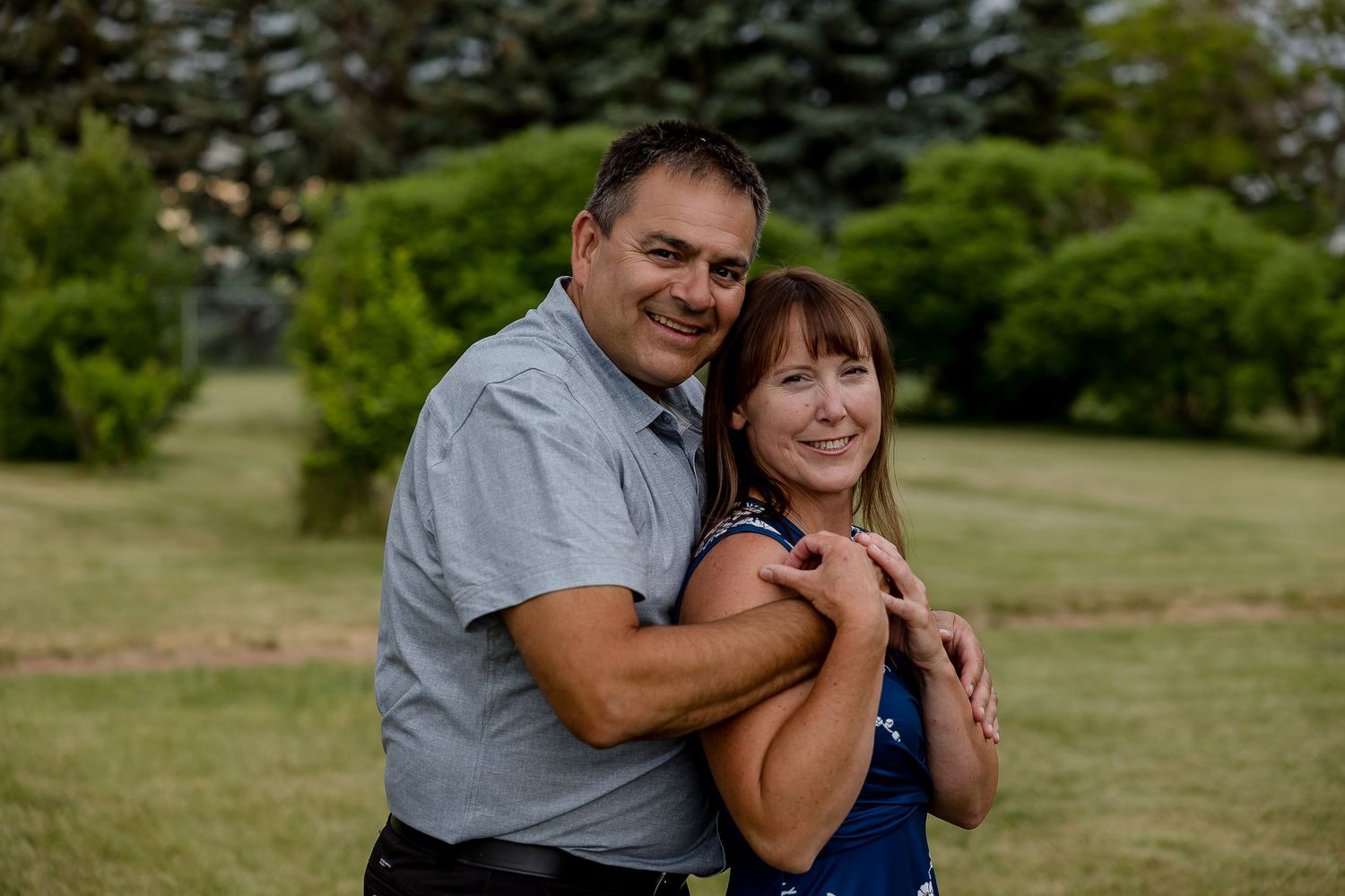 Regina Family Photographer specializing in family, maternity, graduation, couples & fall mini sessions in Regina and area.