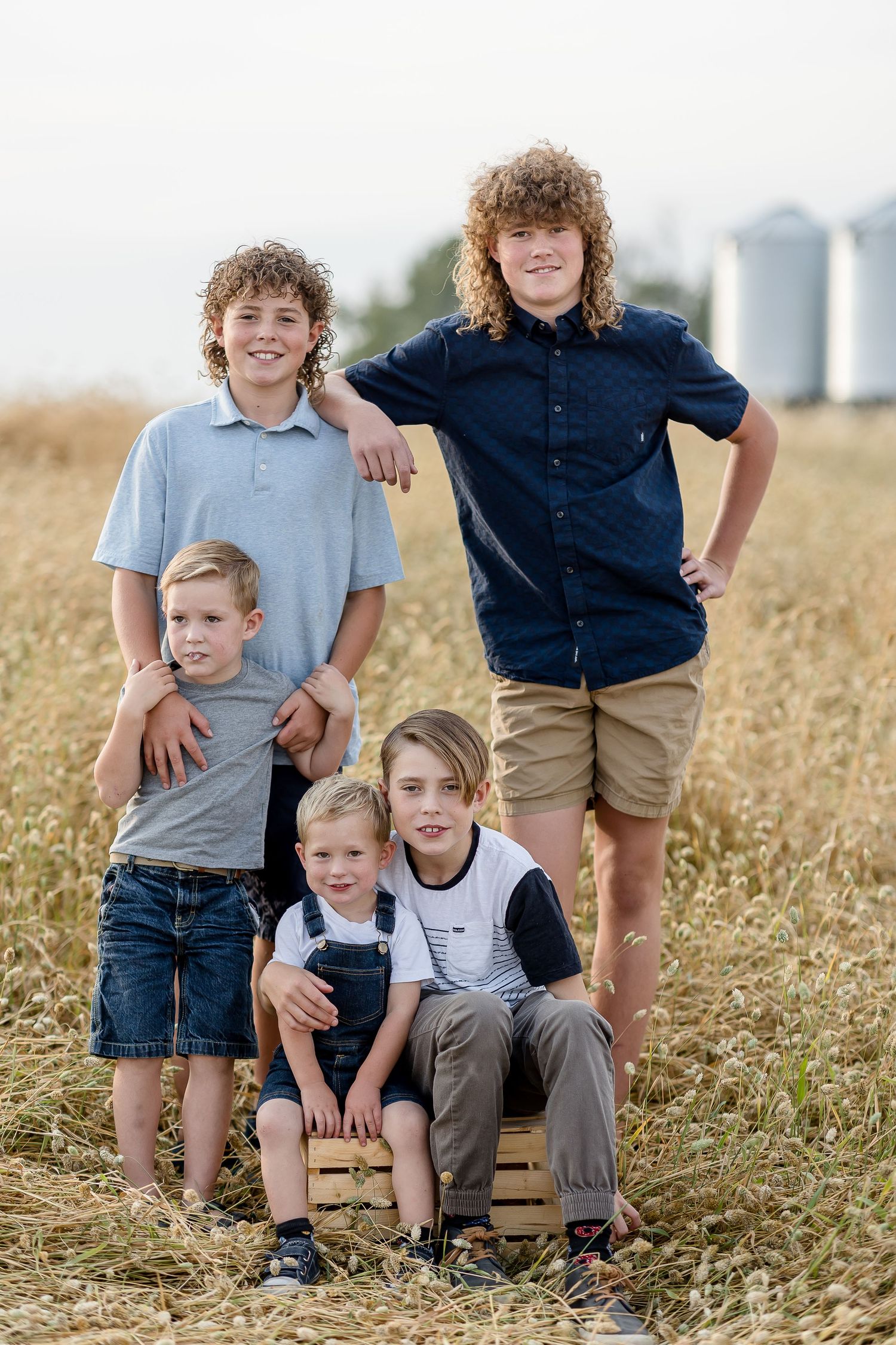 Regina Family Photographer specializing in family, maternity, graduation, couples & fall mini sessions in Regina and area.