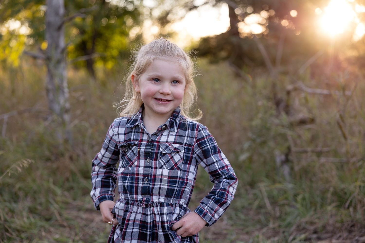 Regina Family Photographer specializing in family, maternity, graduation, couples & fall mini sessions in Regina and area.