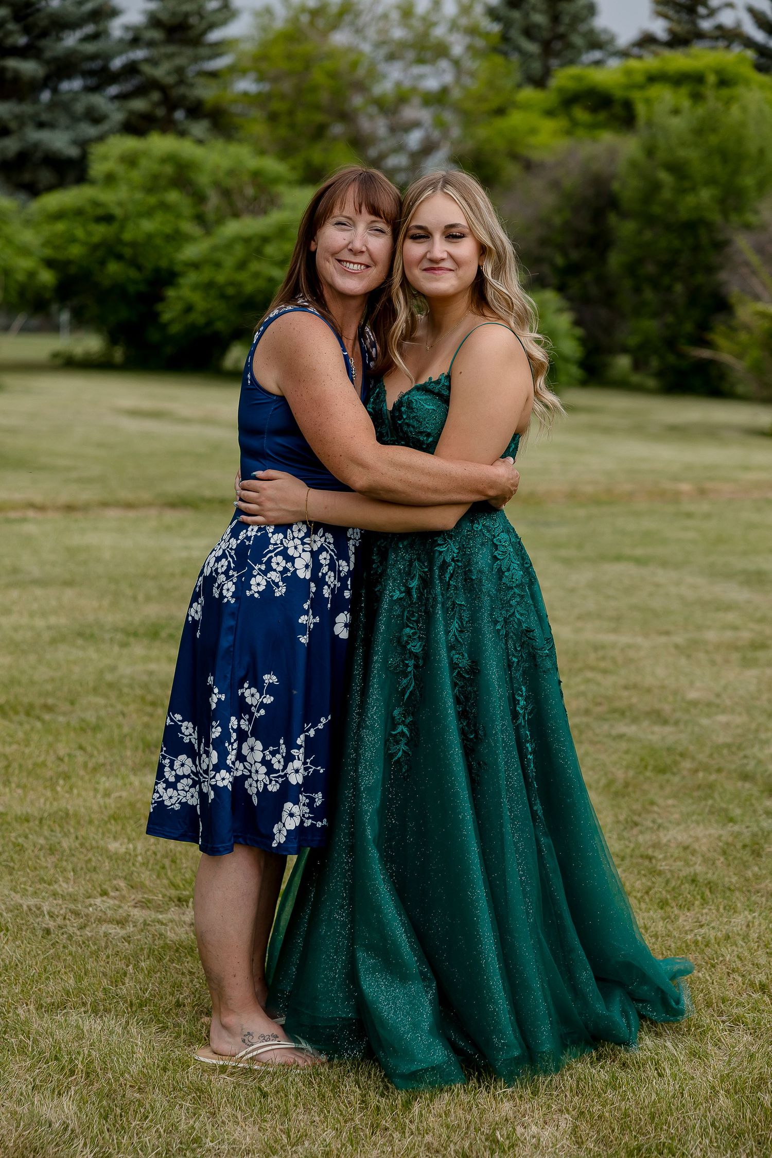 Regina Family Photographer specializing in family, maternity, graduation, couples & fall mini sessions in Regina and area.