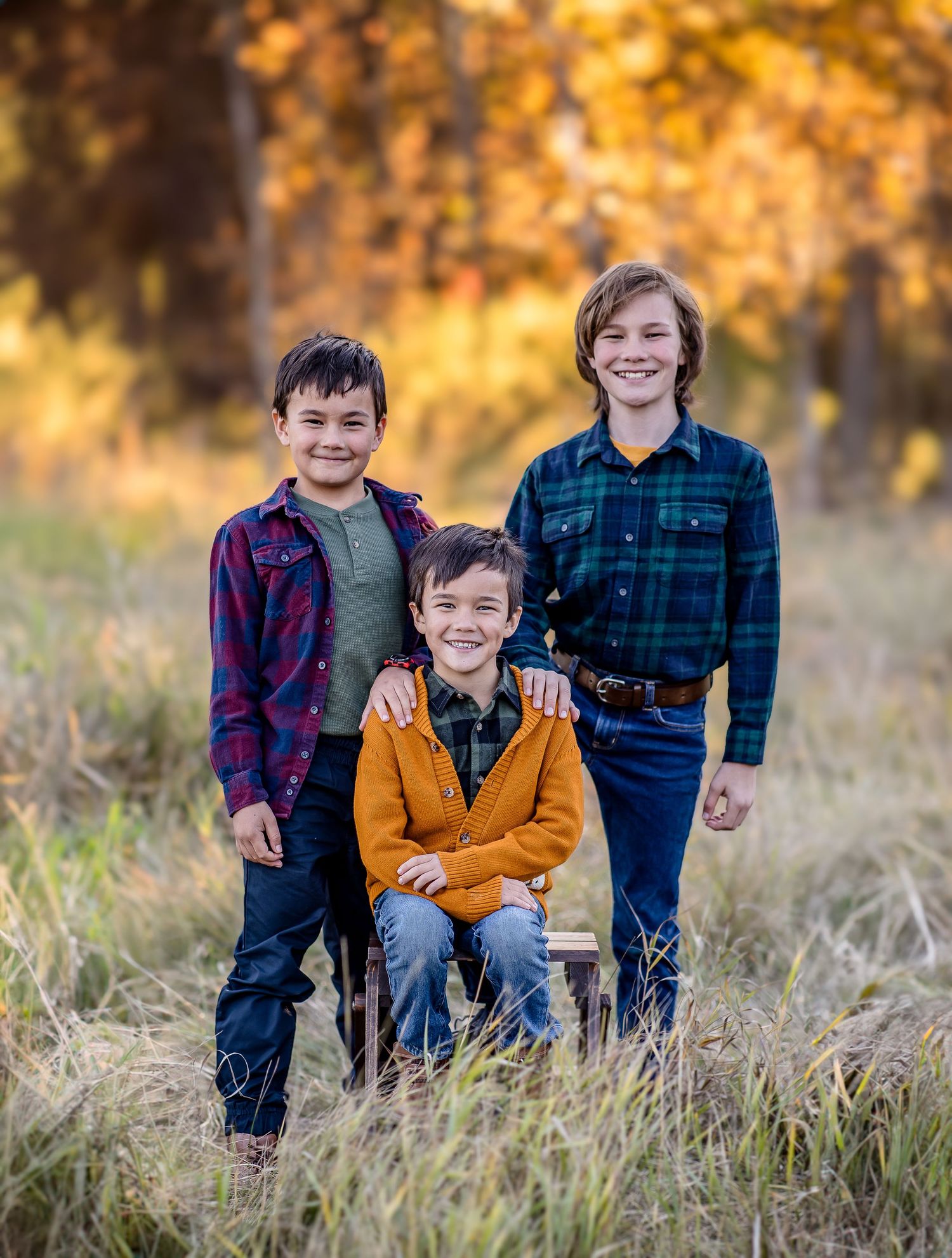 Regina Family Photographer specializing in family, maternity, graduation, couples & fall mini sessions in Regina and area.