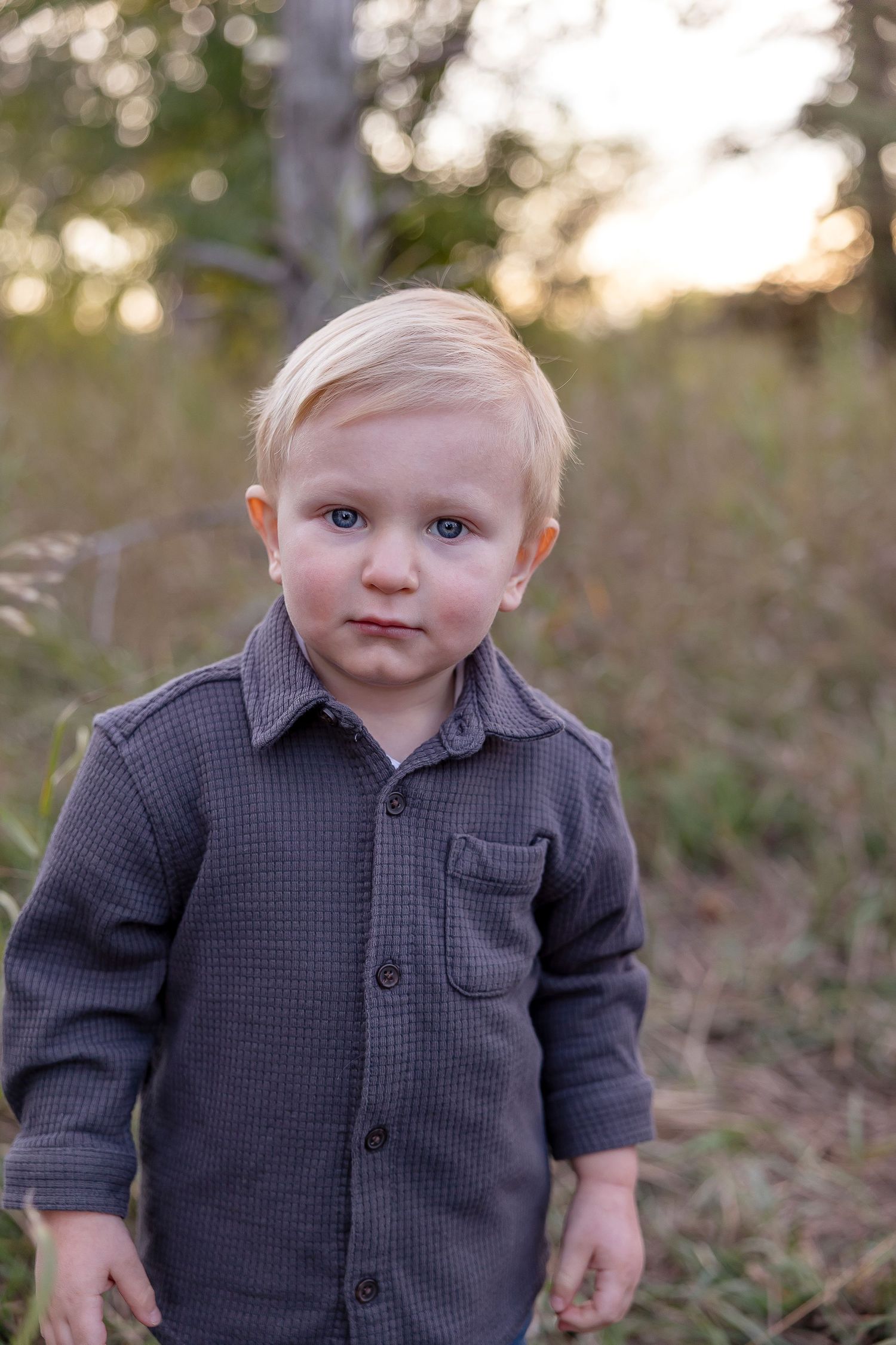 Regina Family Photographer specializing in family, maternity, graduation, couples & fall mini sessions in Regina and area.