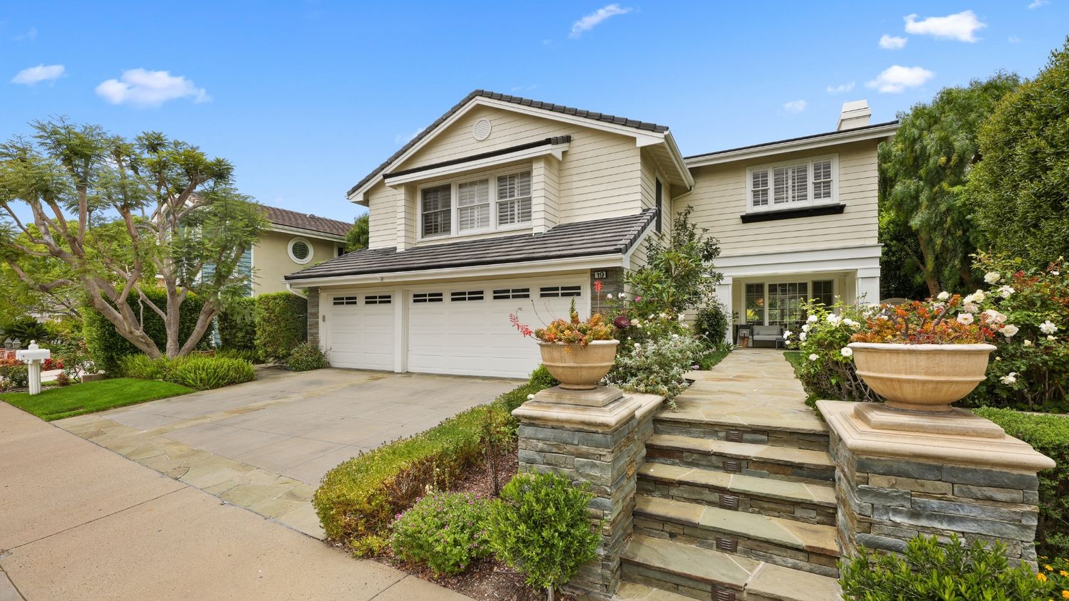 Front of a Luxury home in Irvine California, shot by Real Estate photographer Makenzie Romano