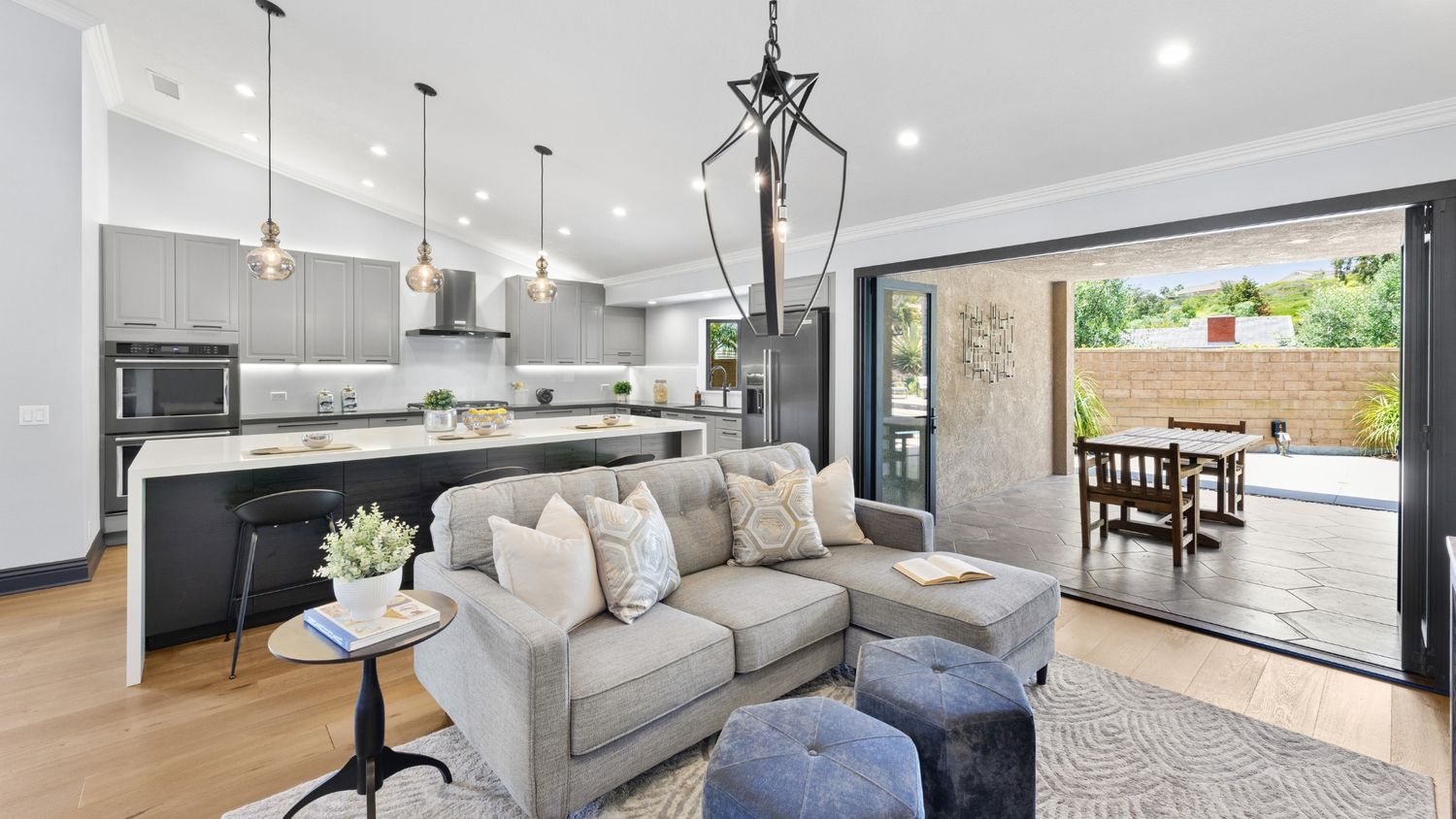 Bright and modern living room interior, real estate photography by Makenzie Rae Photography, Orange County California.