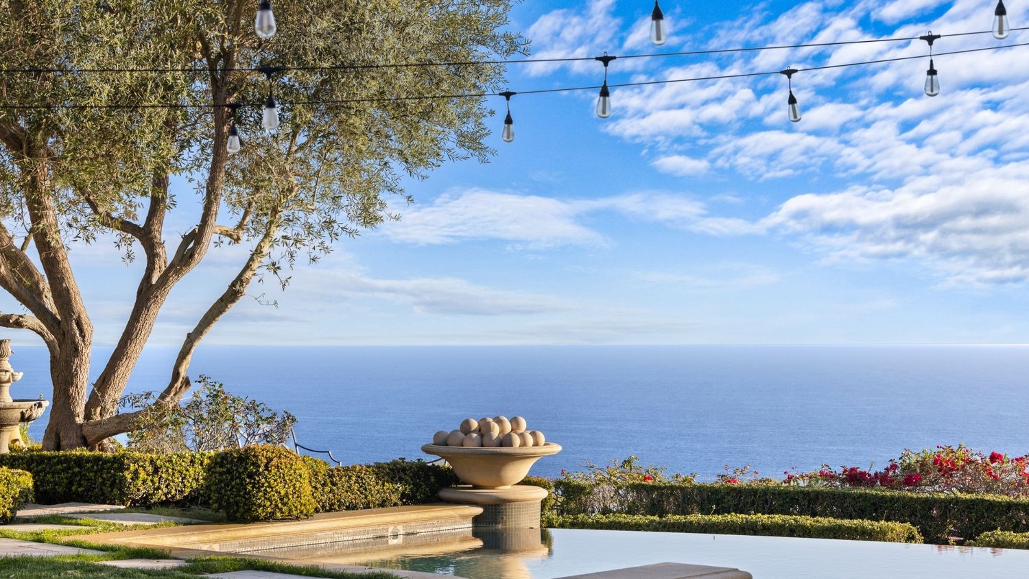 Infinity edge pool shot of Newport Coast home in Crystal Cove, shot by Makenzie Rae Photography