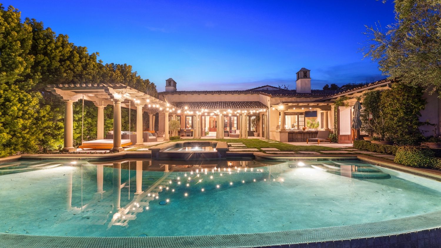 Luxury Orange County home with outdoor pool and patio, real estate photography by Makenzie Rae Photography, Newport Beach, Orange County Cal