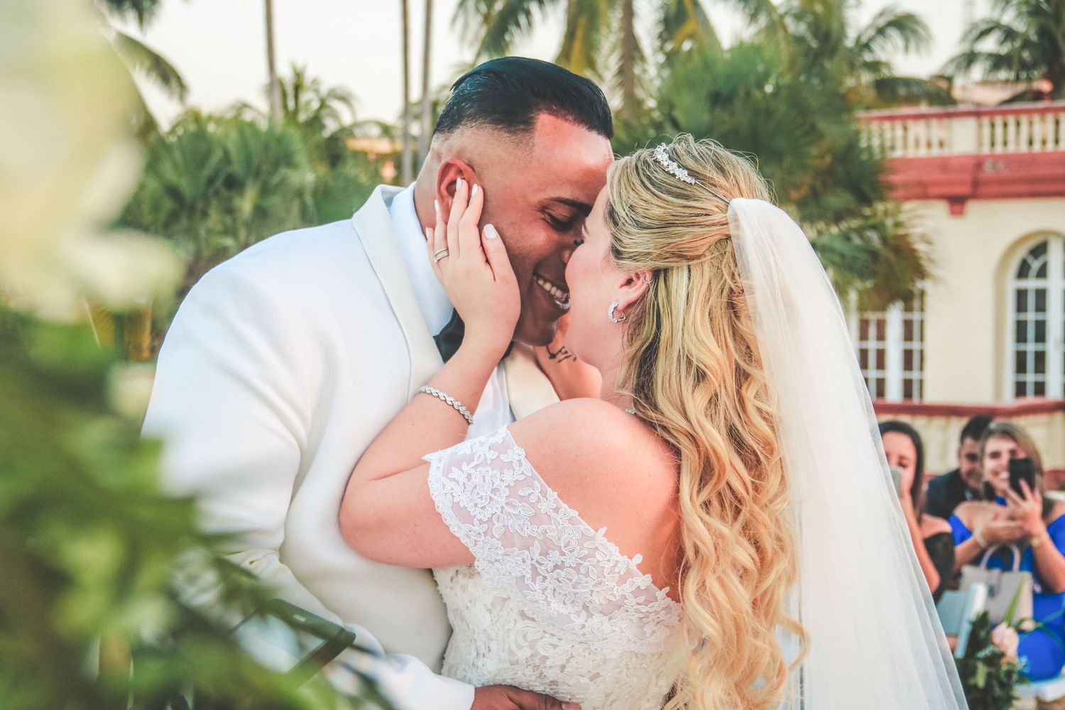 Fotografía profesional de bodas en Ávila y alrededores. Capturamos momentos únicos con estilo natural y artístico.