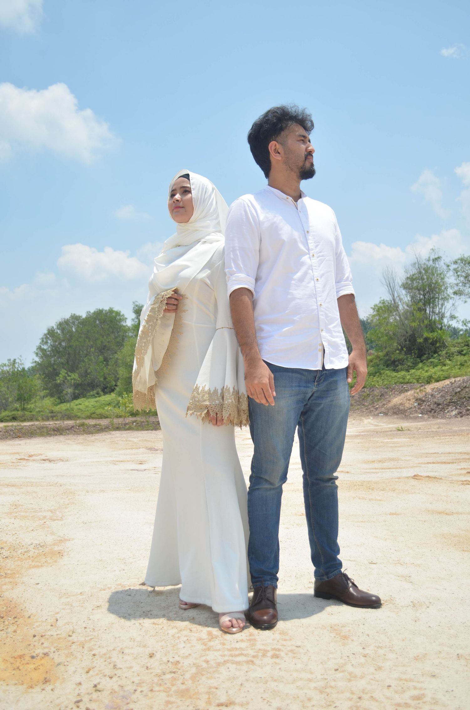 prewedding-outdoor-photoshoot