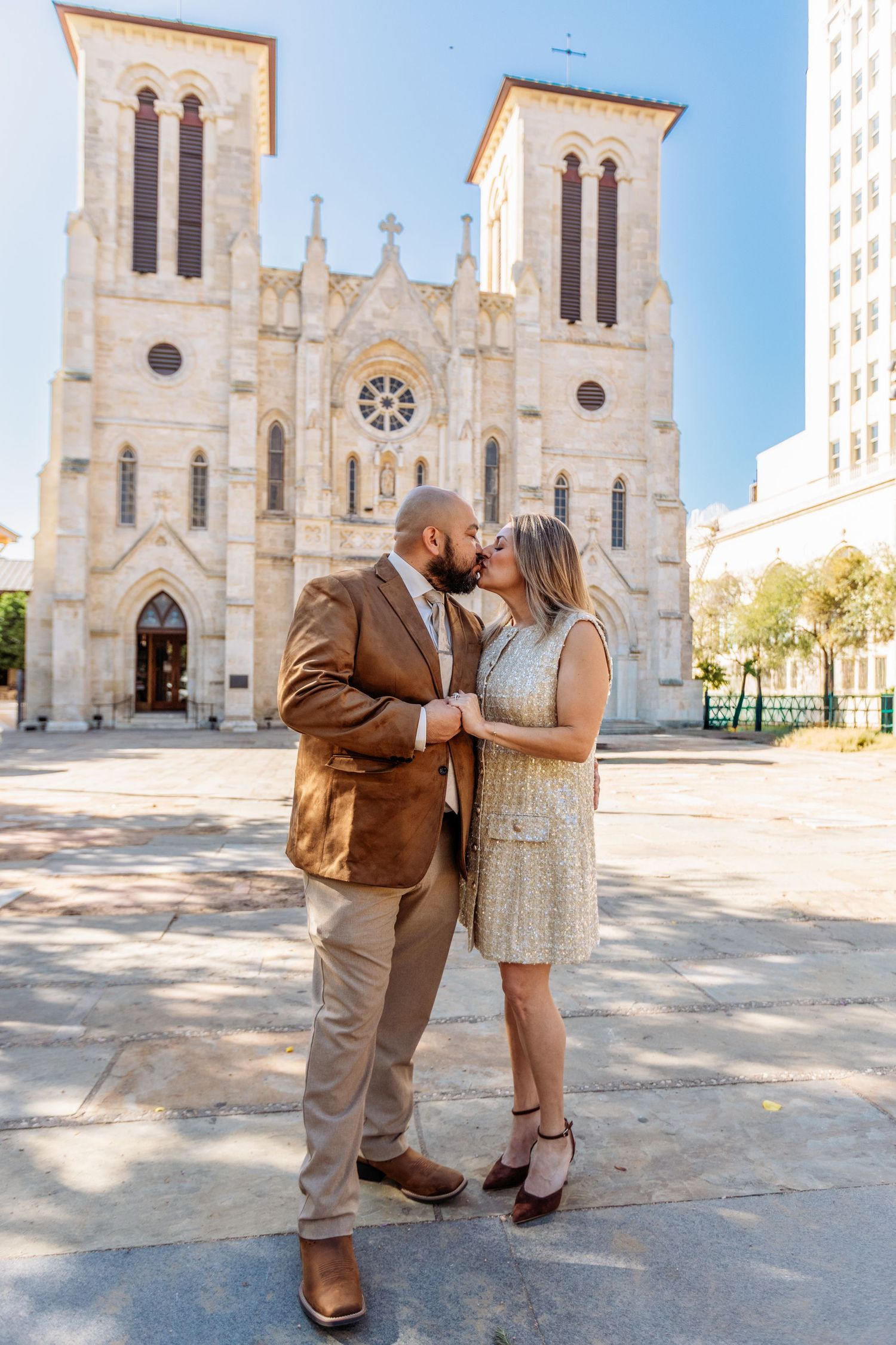 engagement photographer San Antonio, couple photoshoot Texas Courthouse elopement photography in San Antonio, Texas