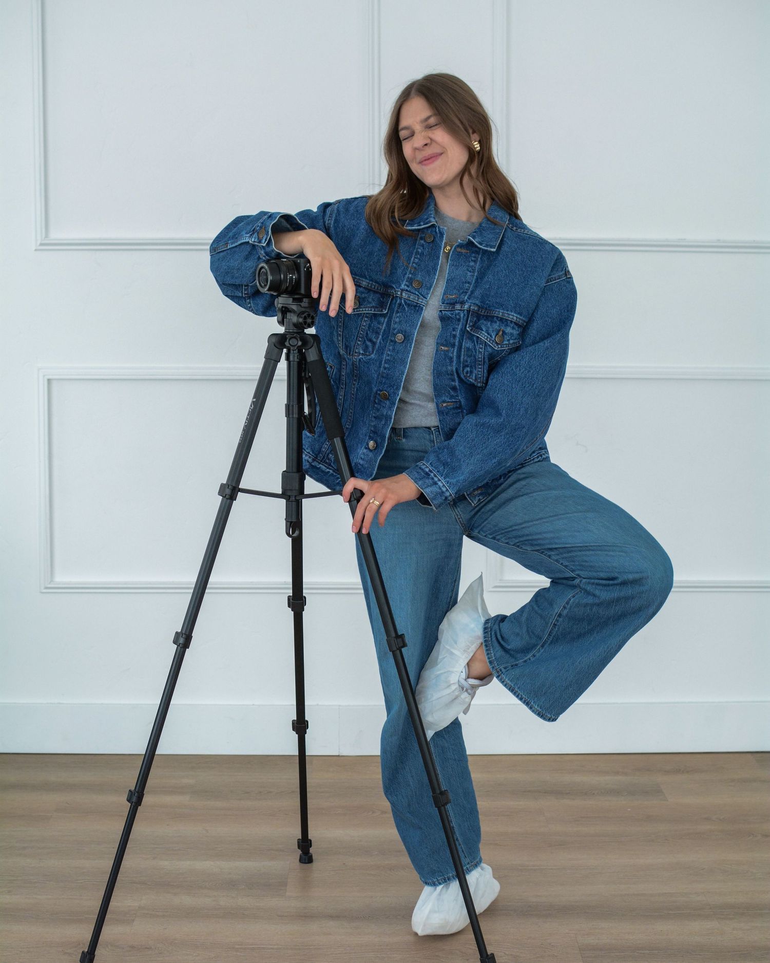 Utah interior photographer posing during a branding session with her camera and tripod