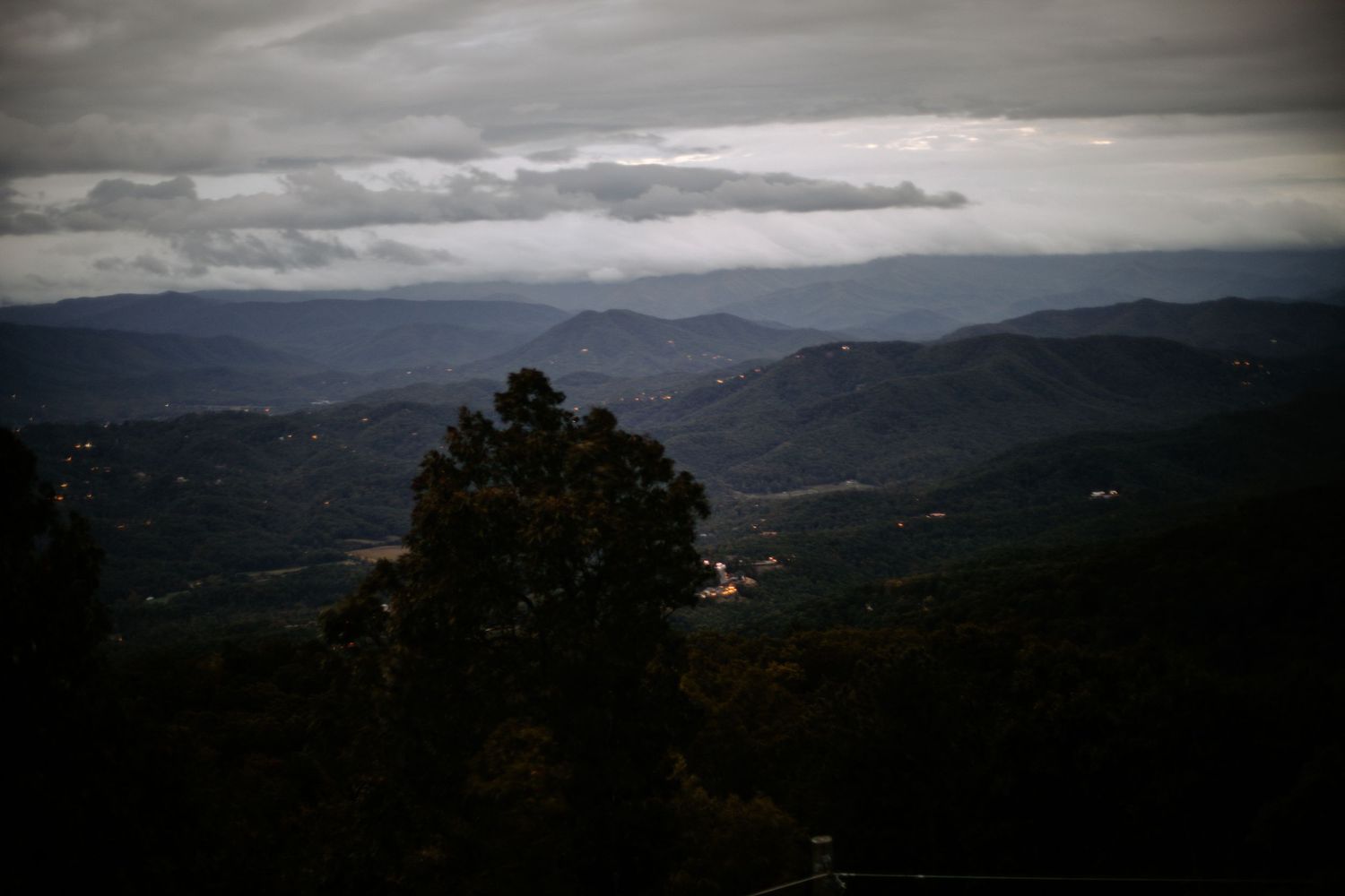 Vista of Tennessee's mountains from a firewatch tower in Pigeon Forge, sky is cloudy, rain is coming, Richmond photographer, rachel gorth