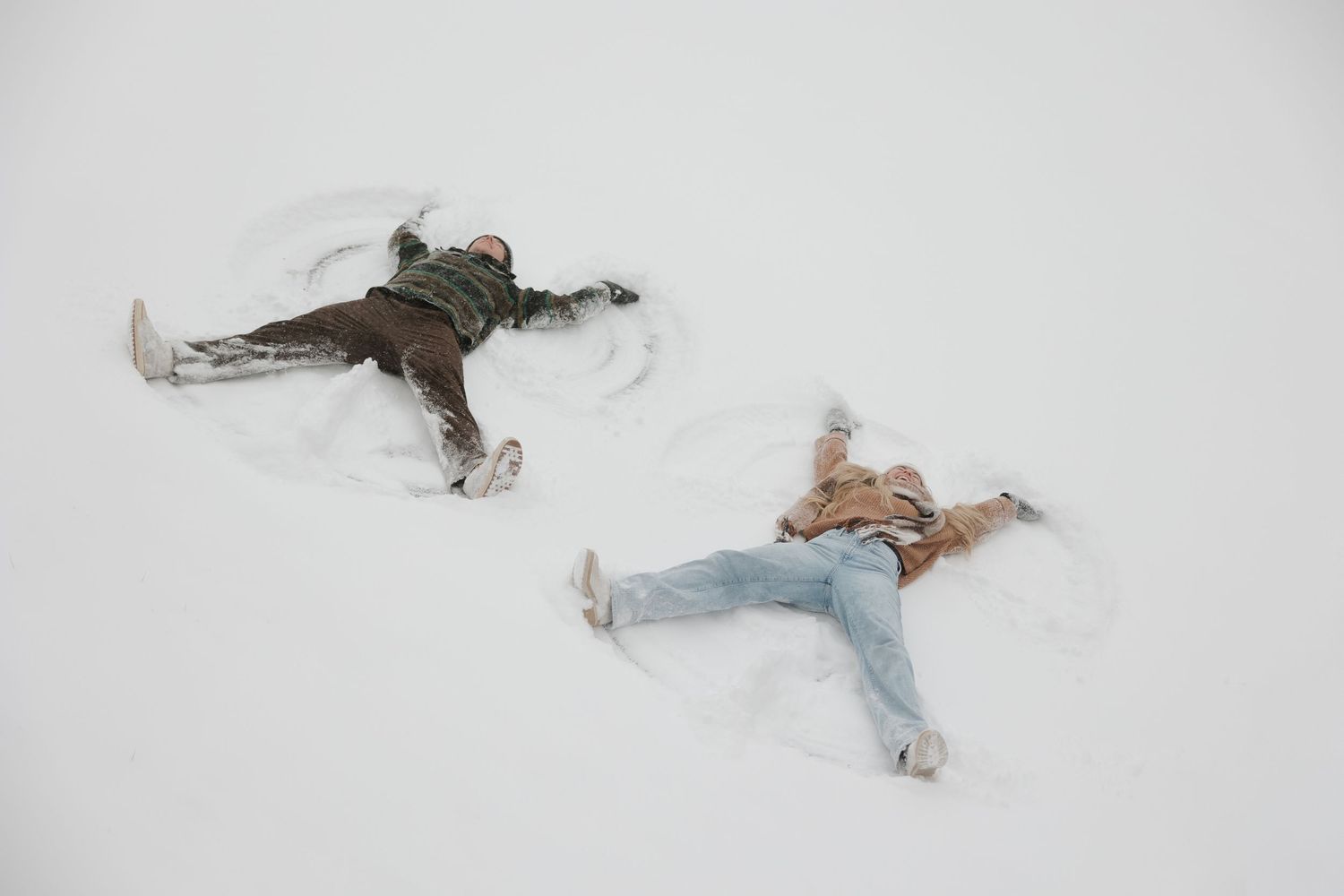 Snowy Day Couples Photos, South Dakota Photographer KBoet Photo & Film