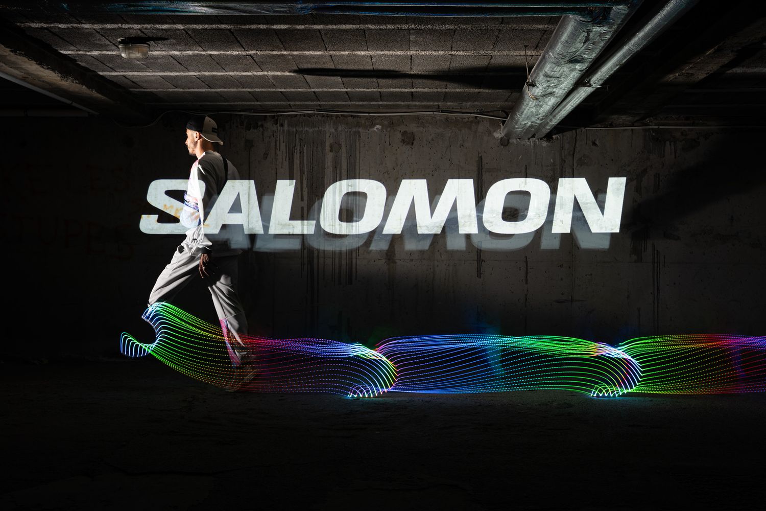 athlète amputé pour un shooting salomon, marque d'outdoor dans les alpes