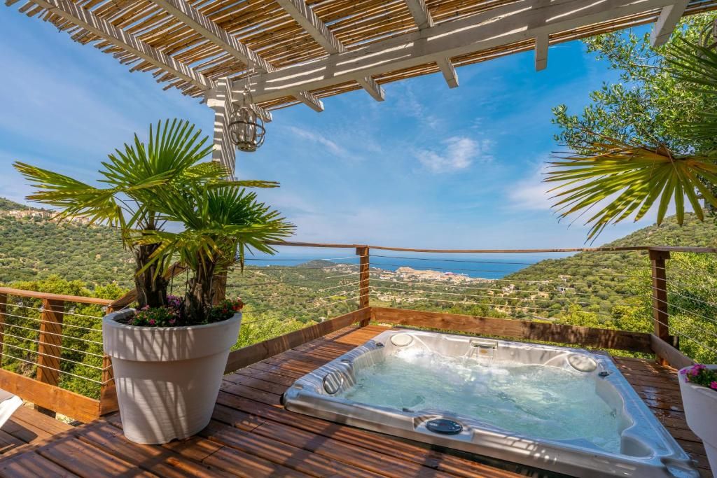 domaine de bagia donne en corse au-dessus de l'ile-rousse
