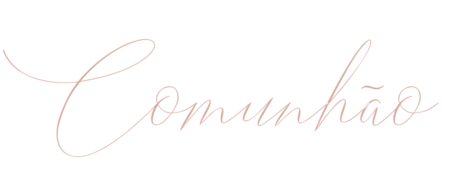 Handwritten cursive text spelling 'Comunhao' in rose gold metallic lettering against a black background.