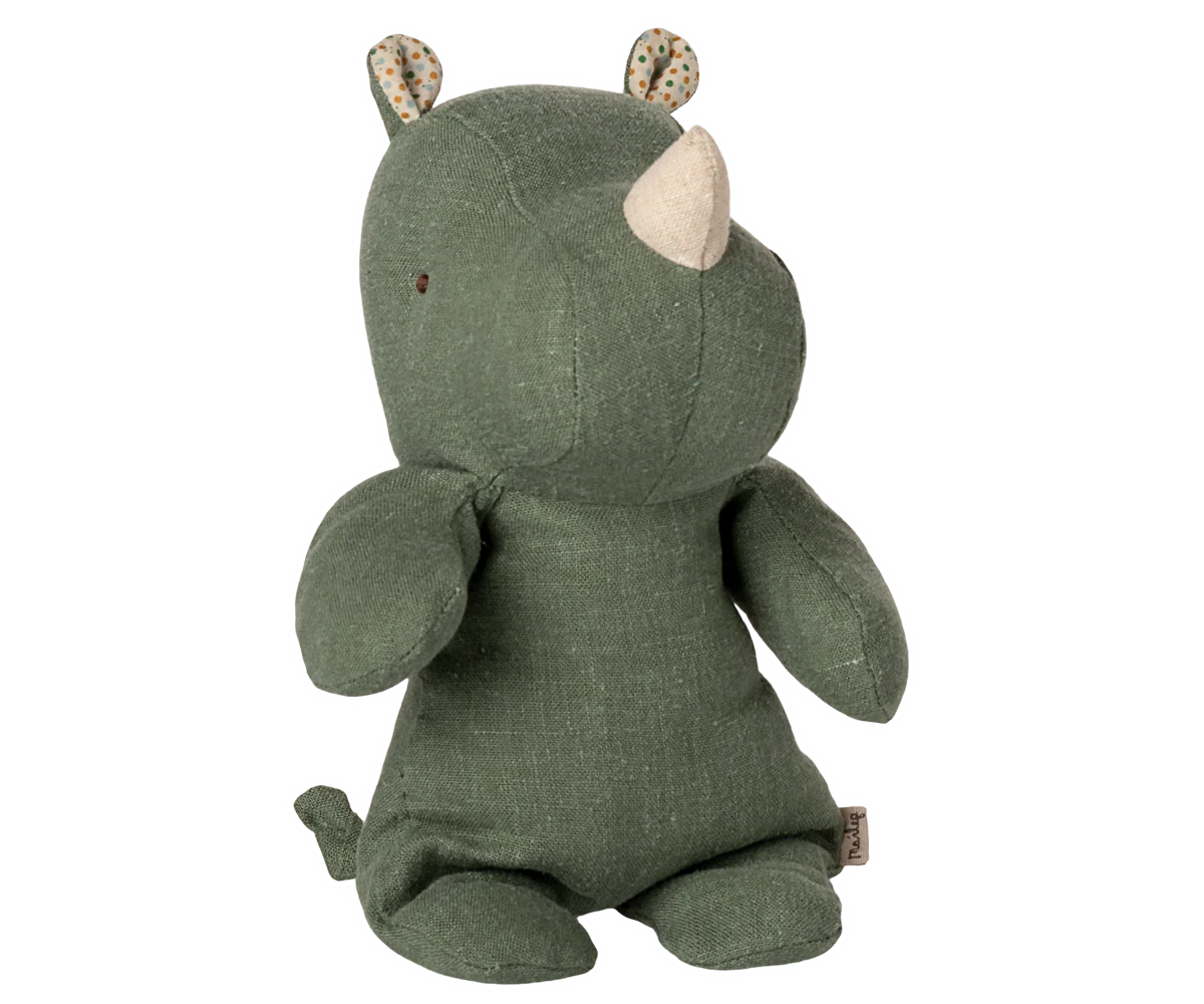 A row of green plush toy frogs arranged in different sizes shows their progression from large to small.