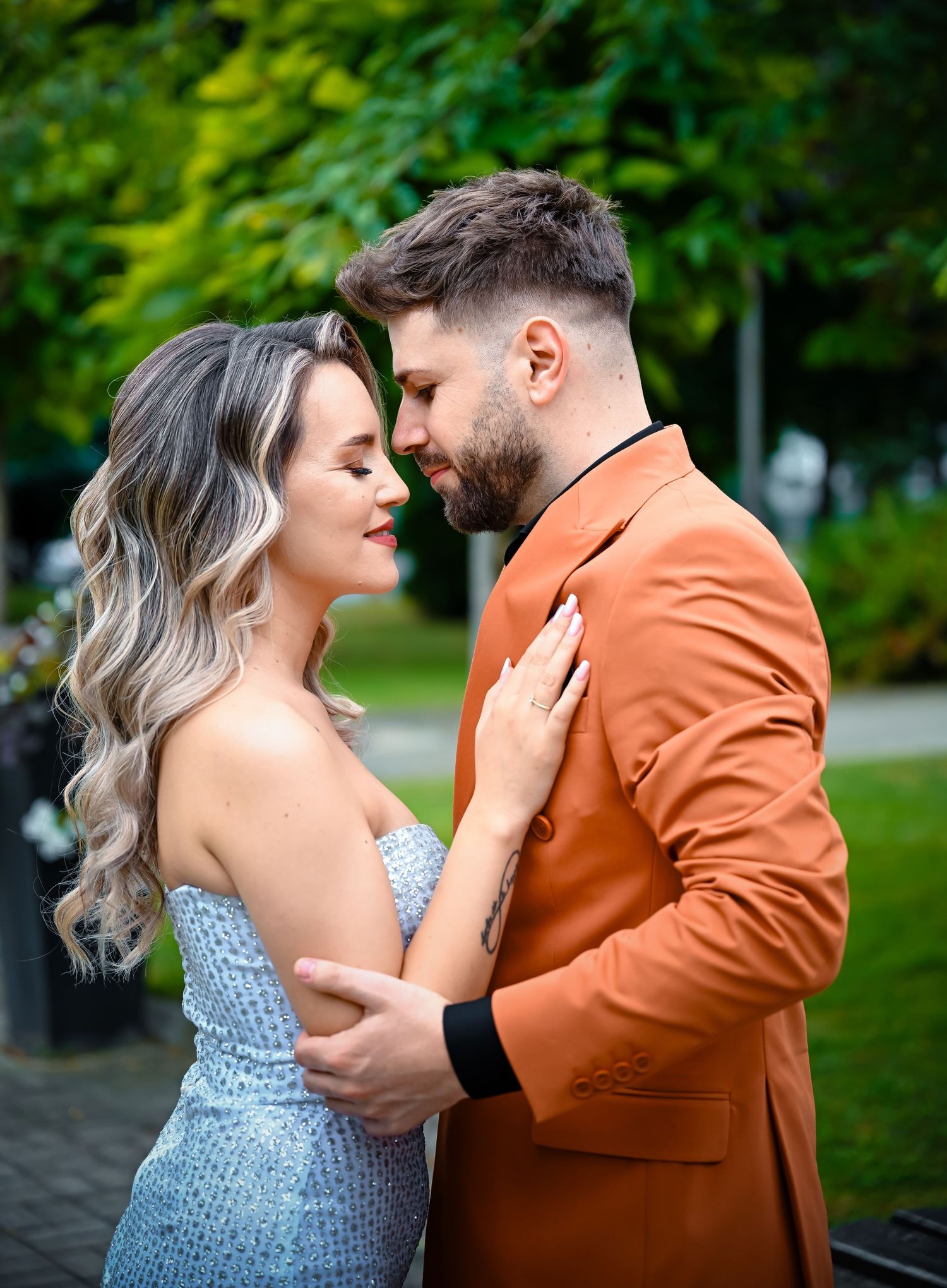 Daniel Balasa fotograf profesionist, specializat în nunți, portrete și evenimente, capturând amintiri autentice și pline de emoție. Valcea