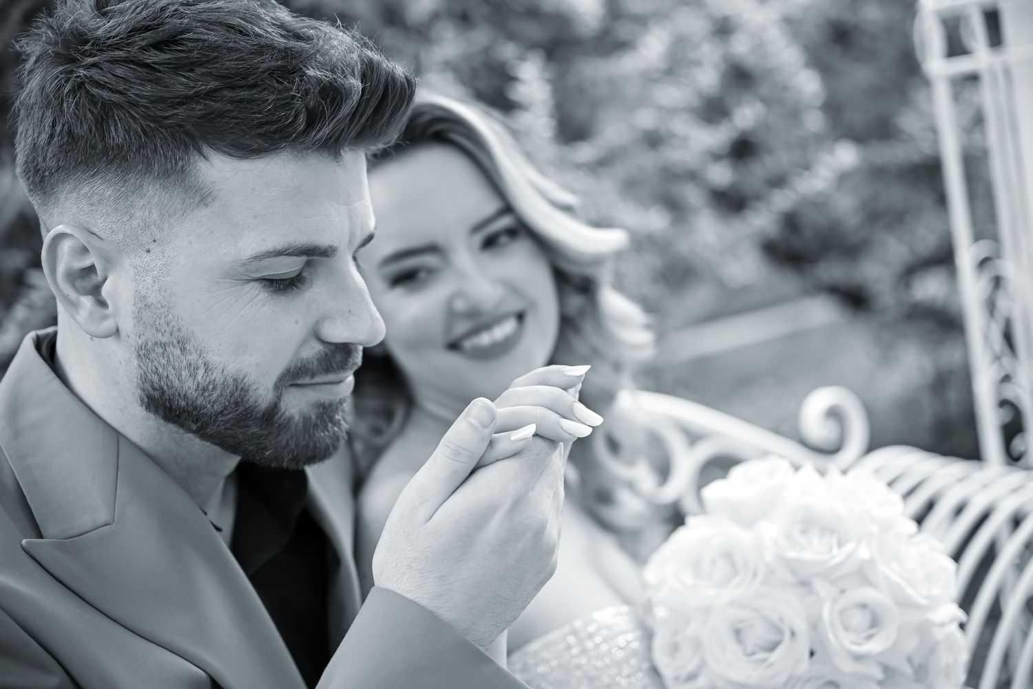 Daniel Balasa fotograf profesionist, specializat în nunți, portrete și evenimente, capturând amintiri autentice și pline de emoție. Valcea