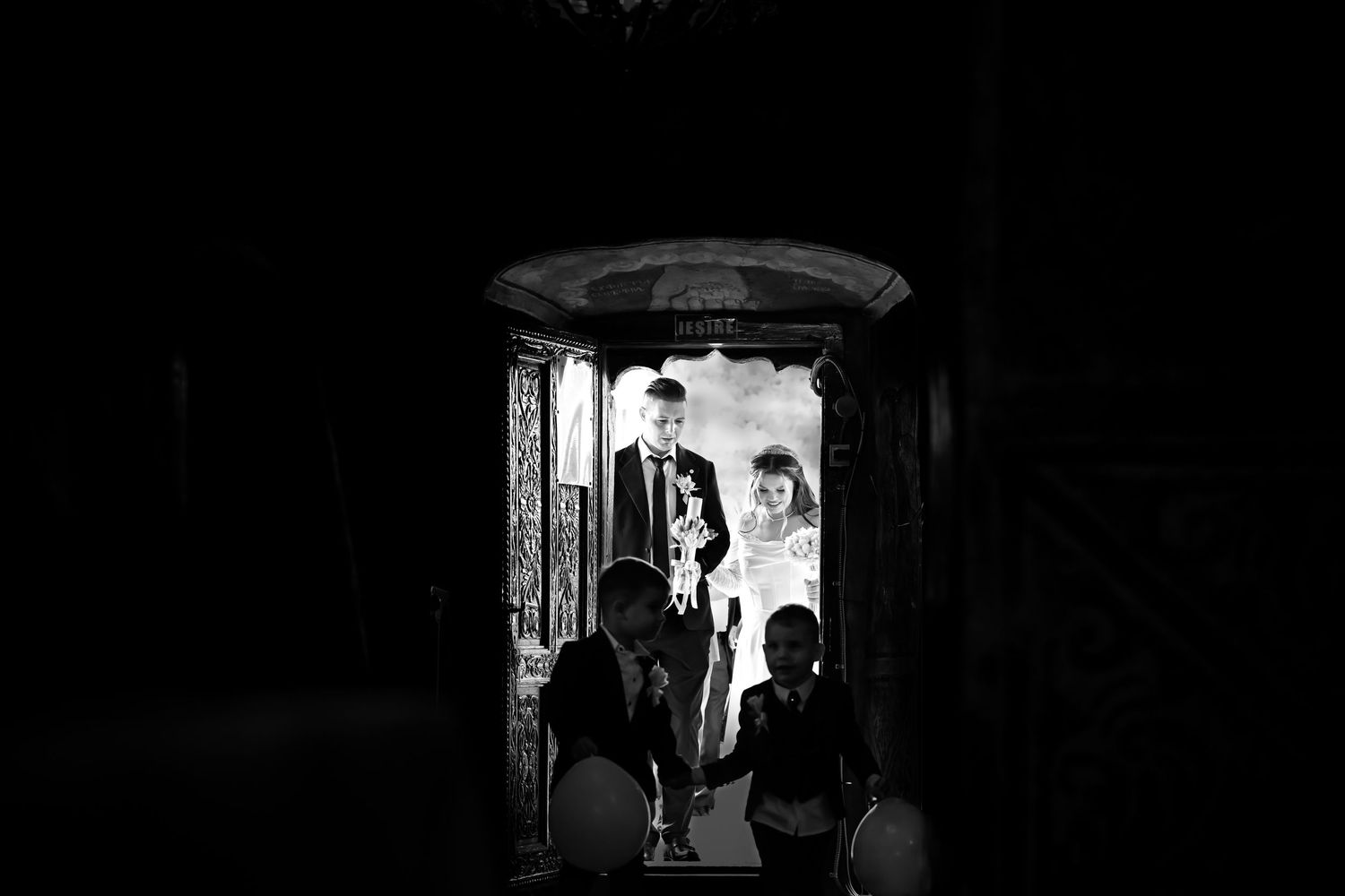 Daniel Balasa fotograf profesionist, specializat în nunți, portrete și evenimente, capturând amintiri autentice și pline de emoție. Valcea