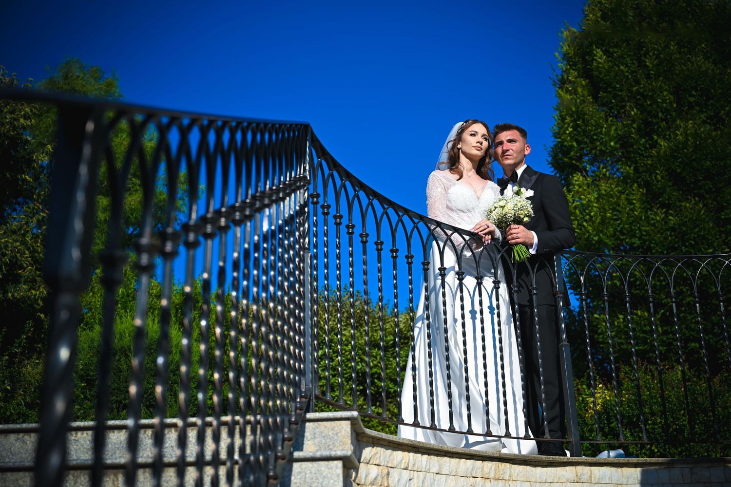 Daniel Balasa fotograf profesionist, specializat în nunți, portrete și evenimente, capturând amintiri autentice și pline de emoție. Valcea