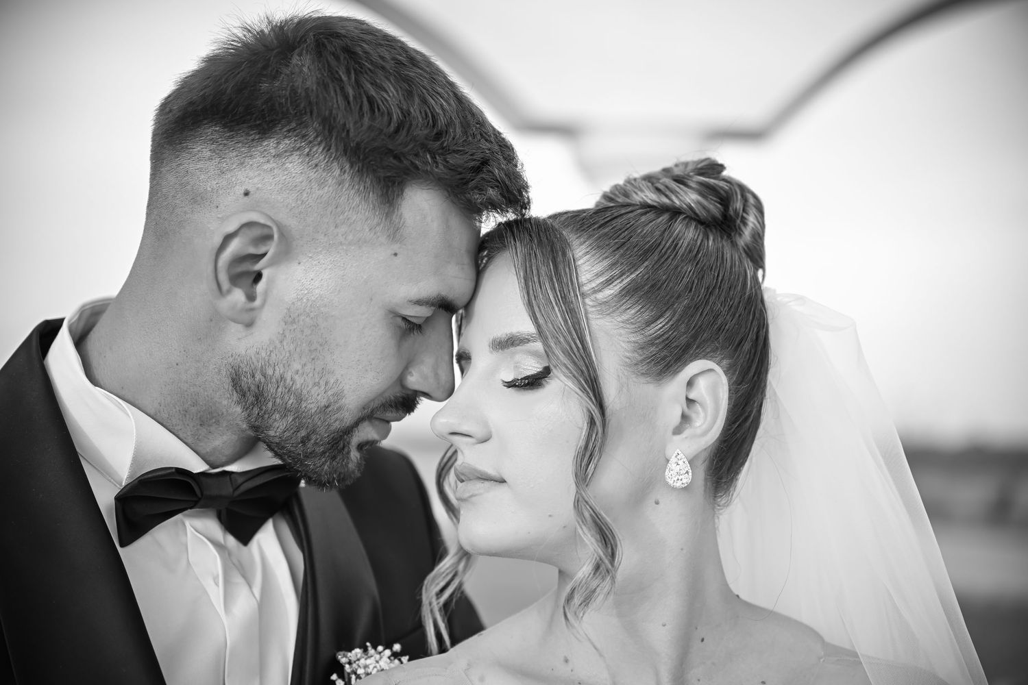Daniel Balasa fotograf profesionist, specializat în nunți, portrete și evenimente, capturând amintiri autentice și pline de emoție. Valcea