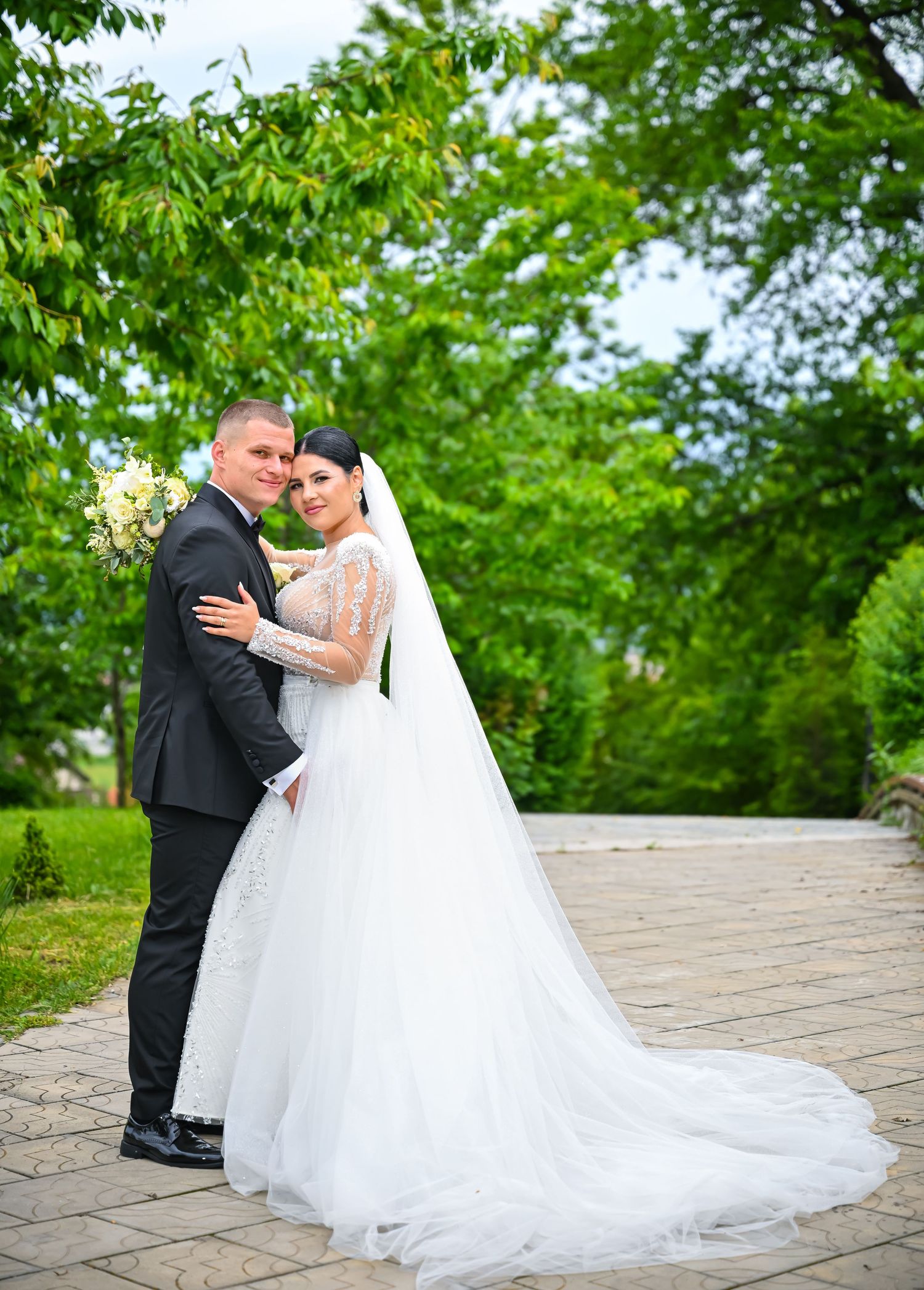 Daniel Balasa fotograf profesionist, specializat în nunți, portrete și evenimente, capturând amintiri autentice și pline de emoție. Valcea