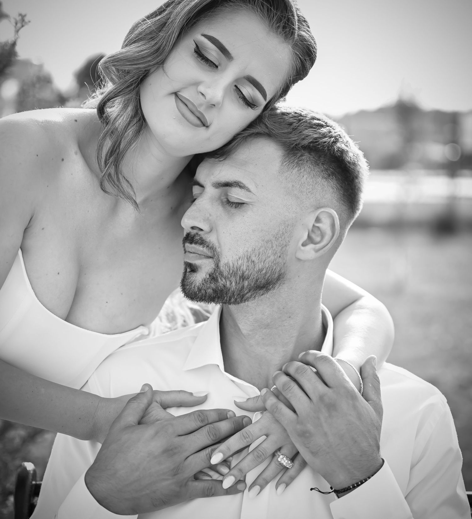 Daniel Balasa fotograf profesionist, specializat în nunți, portrete și evenimente, capturând amintiri autentice și pline de emoție. Valcea