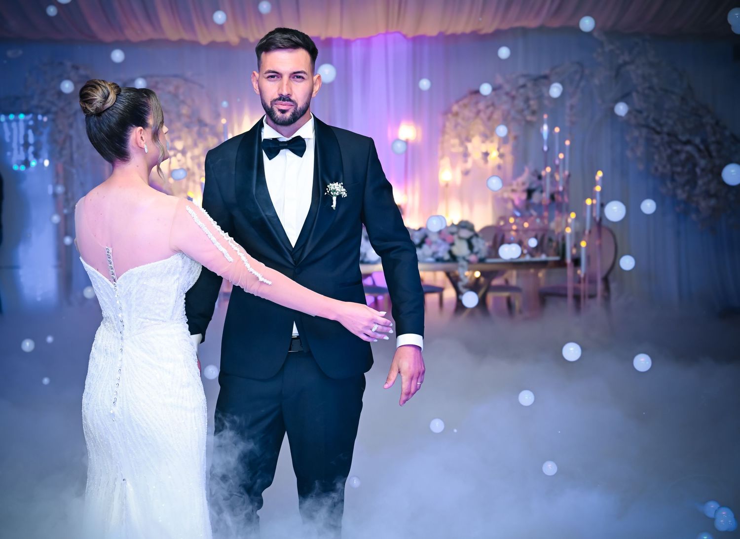 Daniel Balasa fotograf profesionist, specializat în nunți, portrete și evenimente, capturând amintiri autentice și pline de emoție. Valcea