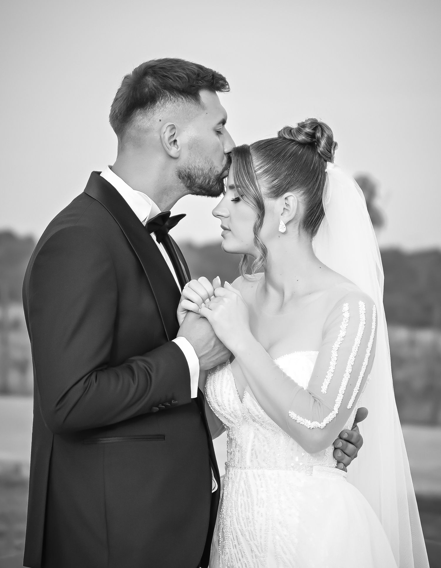 Daniel Balasa fotograf profesionist, specializat în nunți, portrete și evenimente, capturând amintiri autentice și pline de emoție. Valcea
