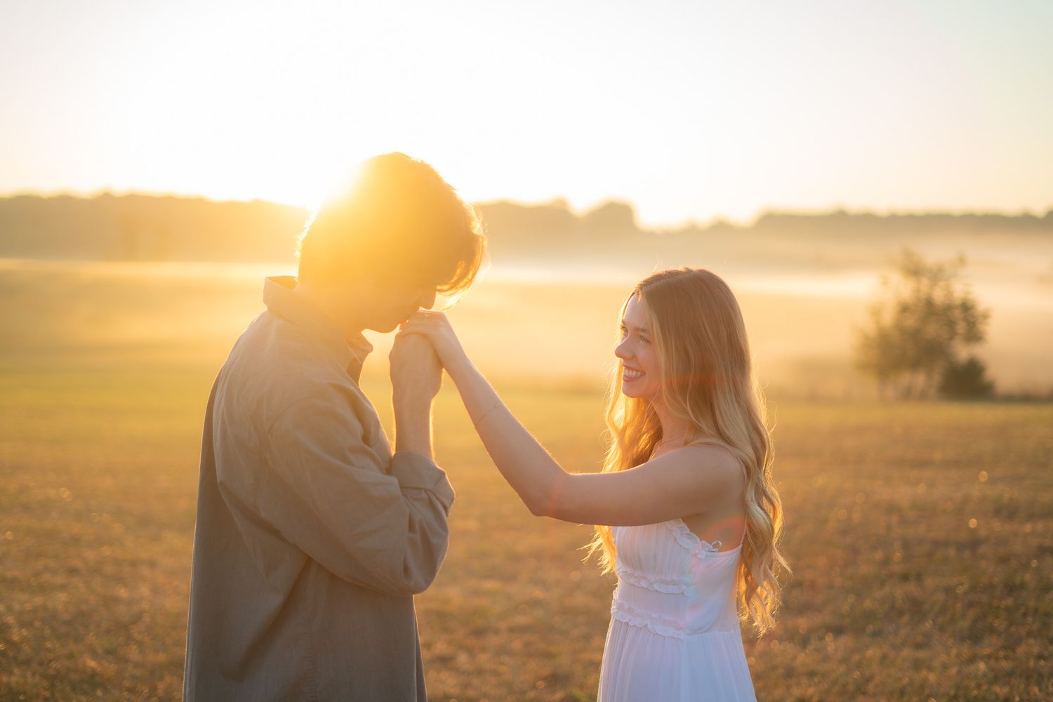 engagement photographer golden hour