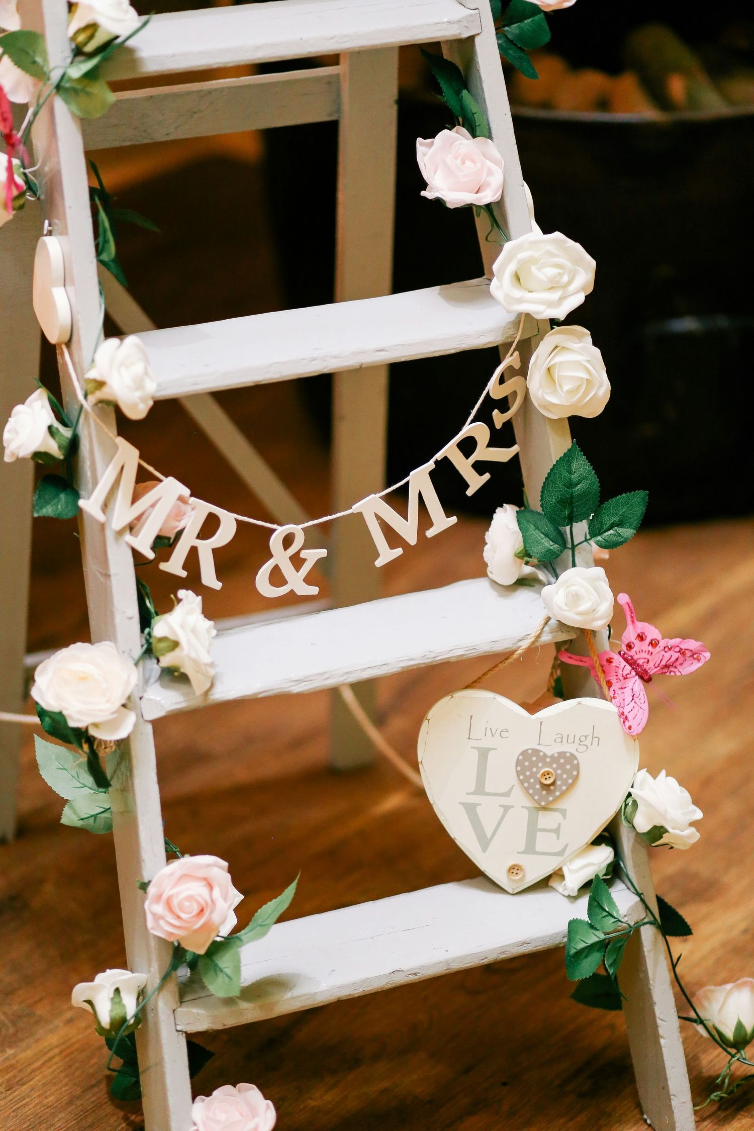 luxury wedding decor details and floral reception design in Ottawa Gatineau - R&B AuraCapture