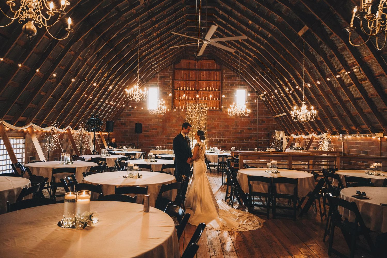 first dance wedding reception photography at rustic barn venue in Ottawa Gatineau - R&B AuraCapture