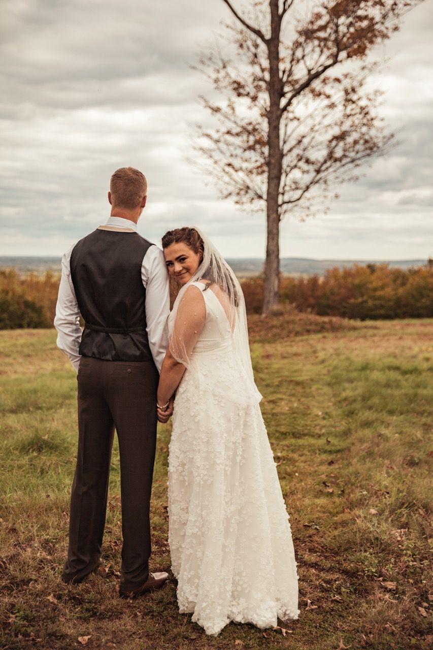 Couple under tree during their fall wedding at Beech Hill Barn in Pittston, Maine captured by illuminate the stars Photography