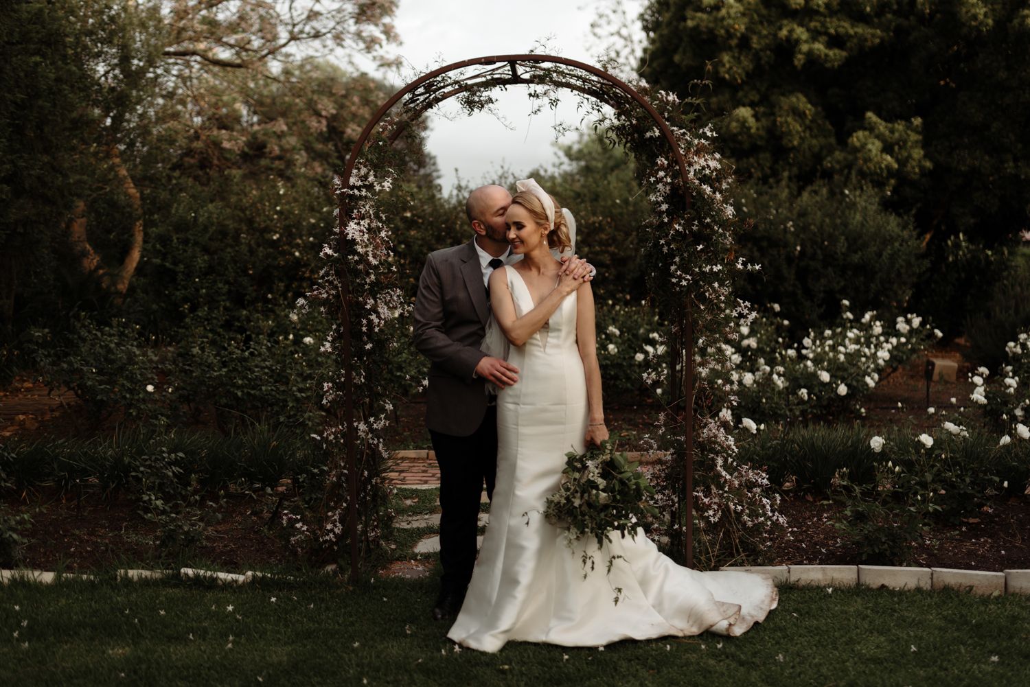 wedding couple Nooitgedacht Estate Stellenbosch South Africa Mia Spies Plain Blue Wedding Photo & Film africa internaional photographer