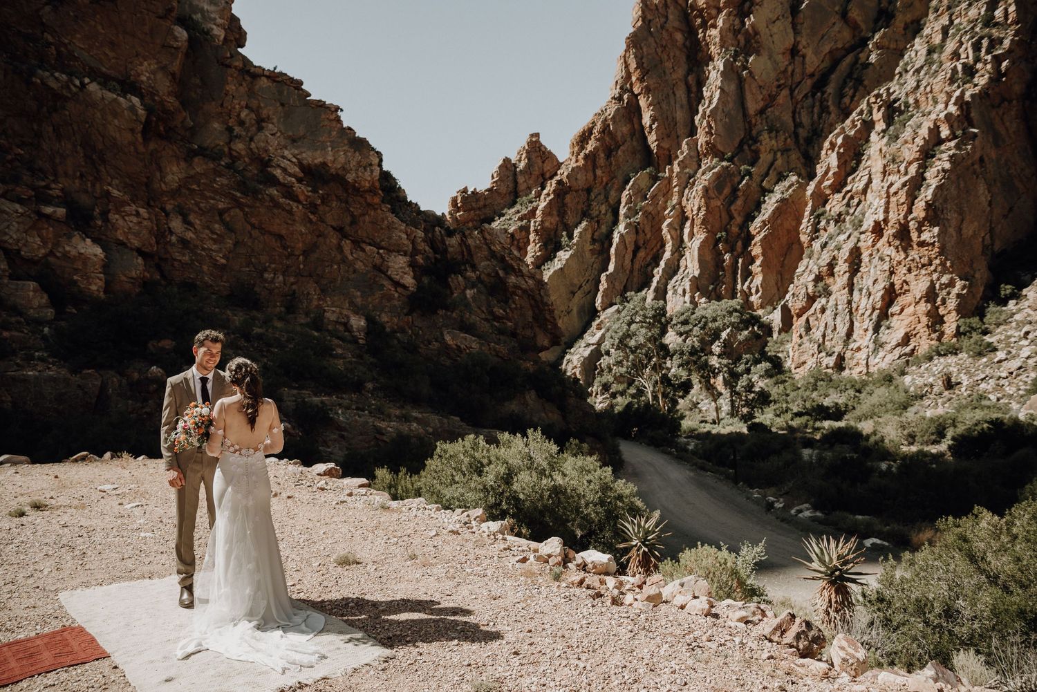 Prince Albert destination wedding couple exchanging vows during ceremony at Eerstewater Swartberg Pass in the Karoo