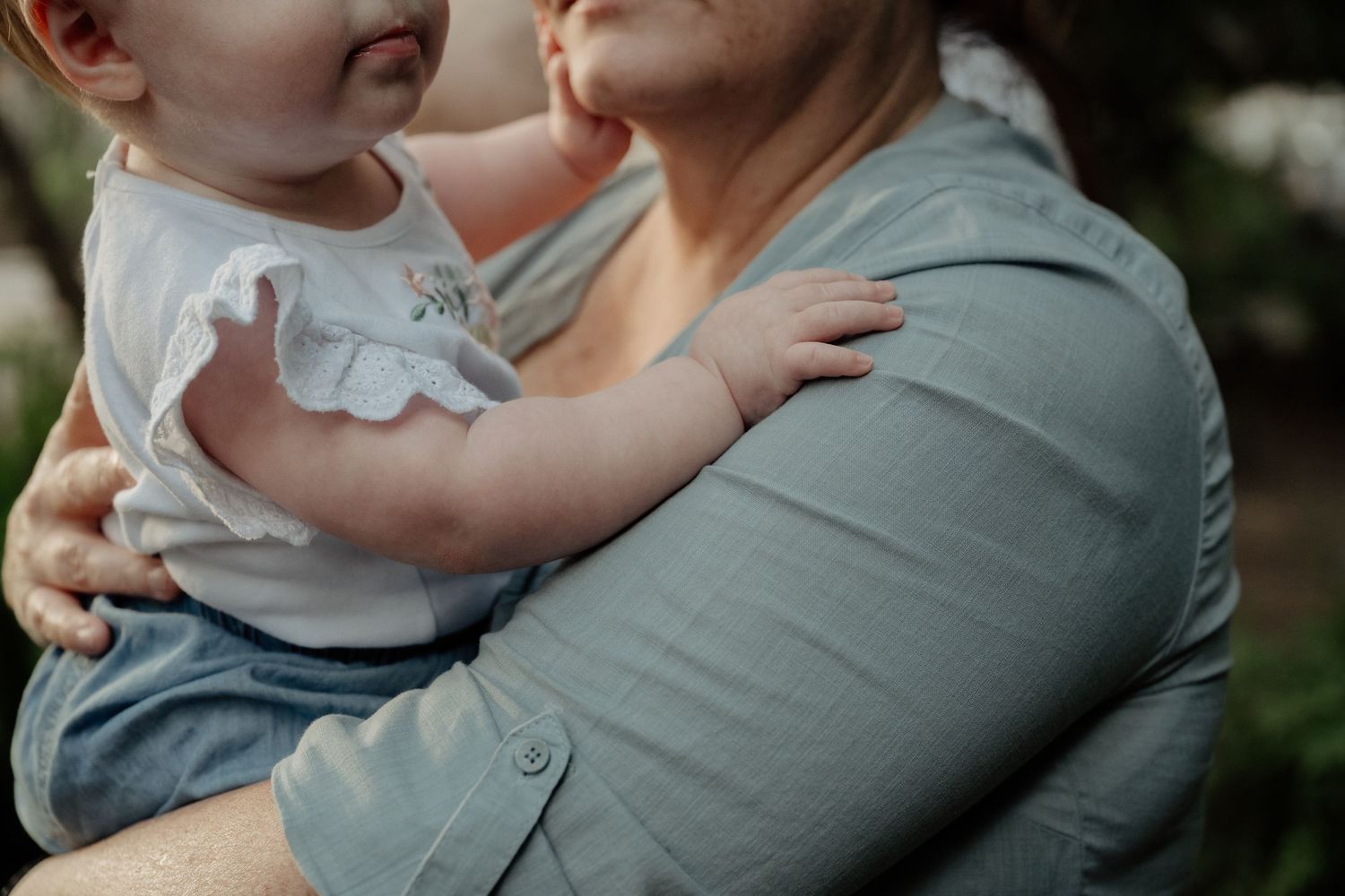 family baby grandparents photography cape town company gardens close up hands feet intimate heartfelt unscripted natural