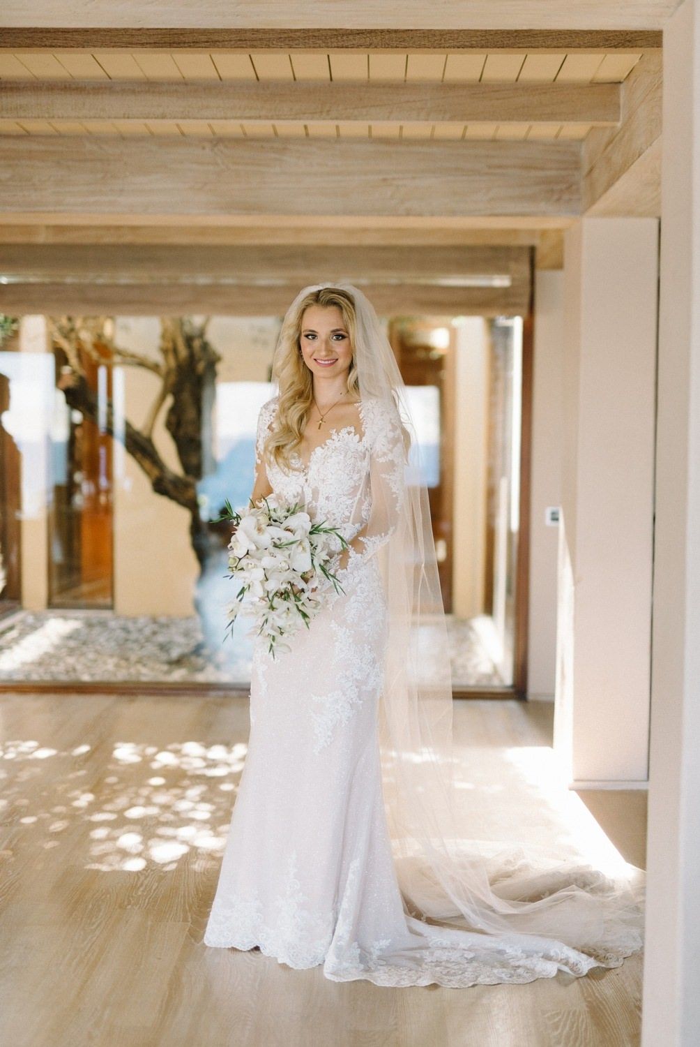portrait of bride holding the wedding flowers