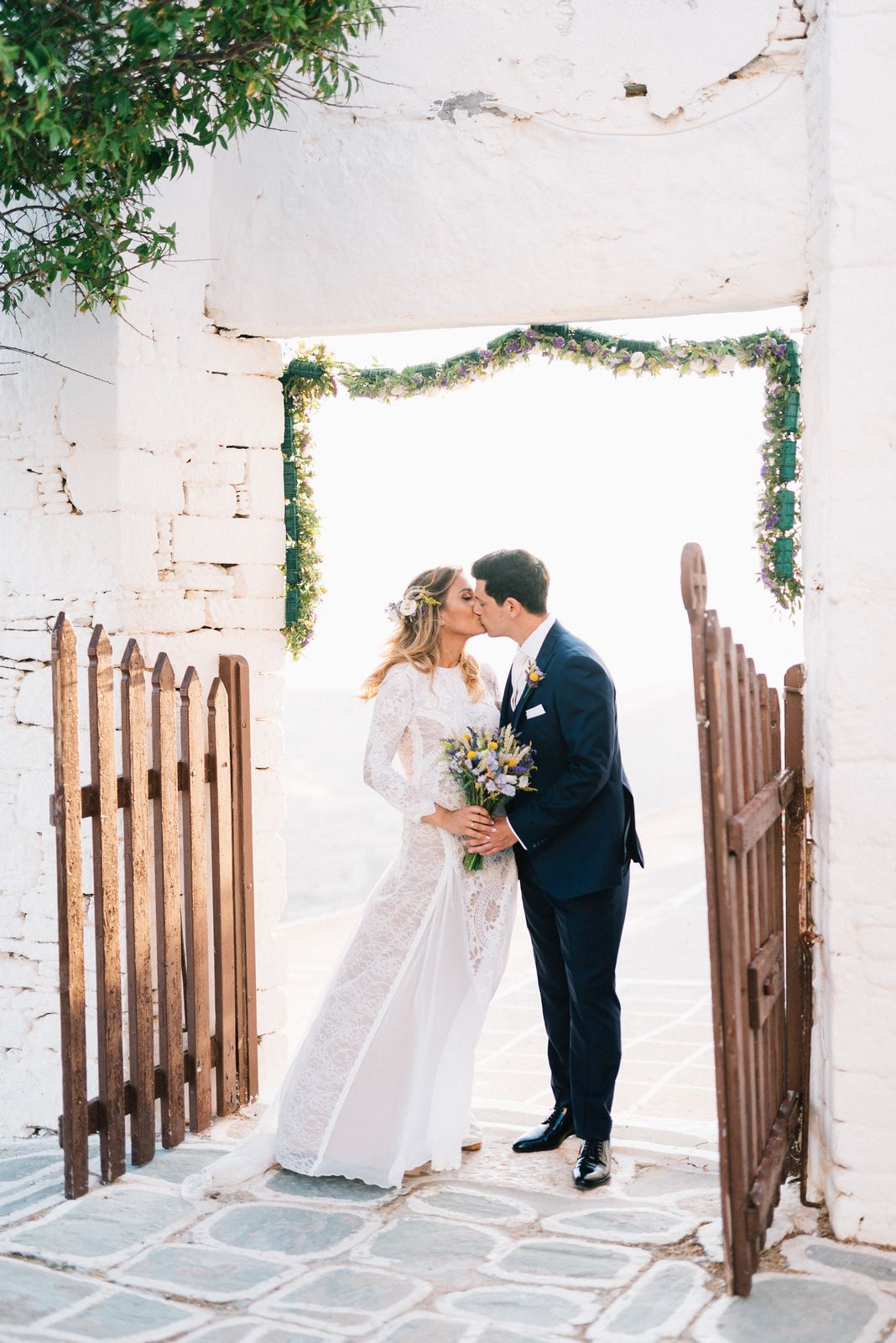 couple kissing at Panagia church in Folegandros island